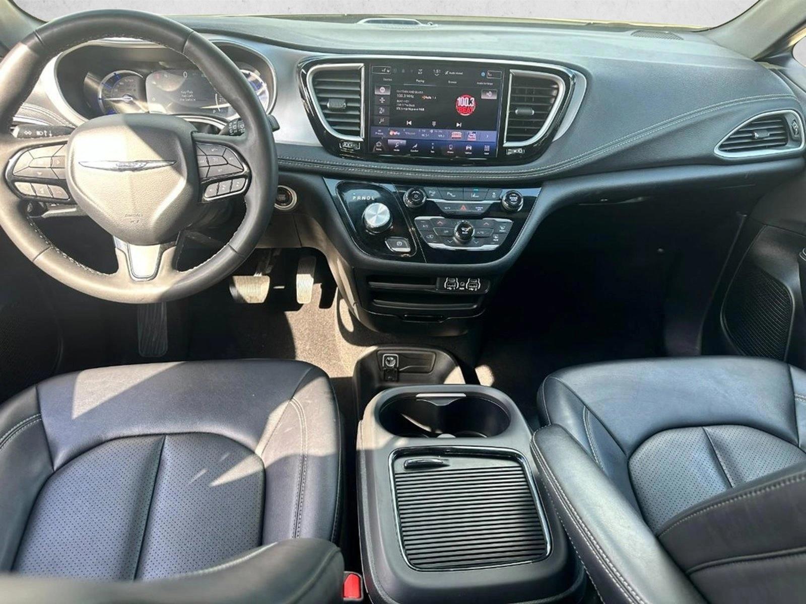 Thumbnail: 2024 Chrysler Pacifica - 3