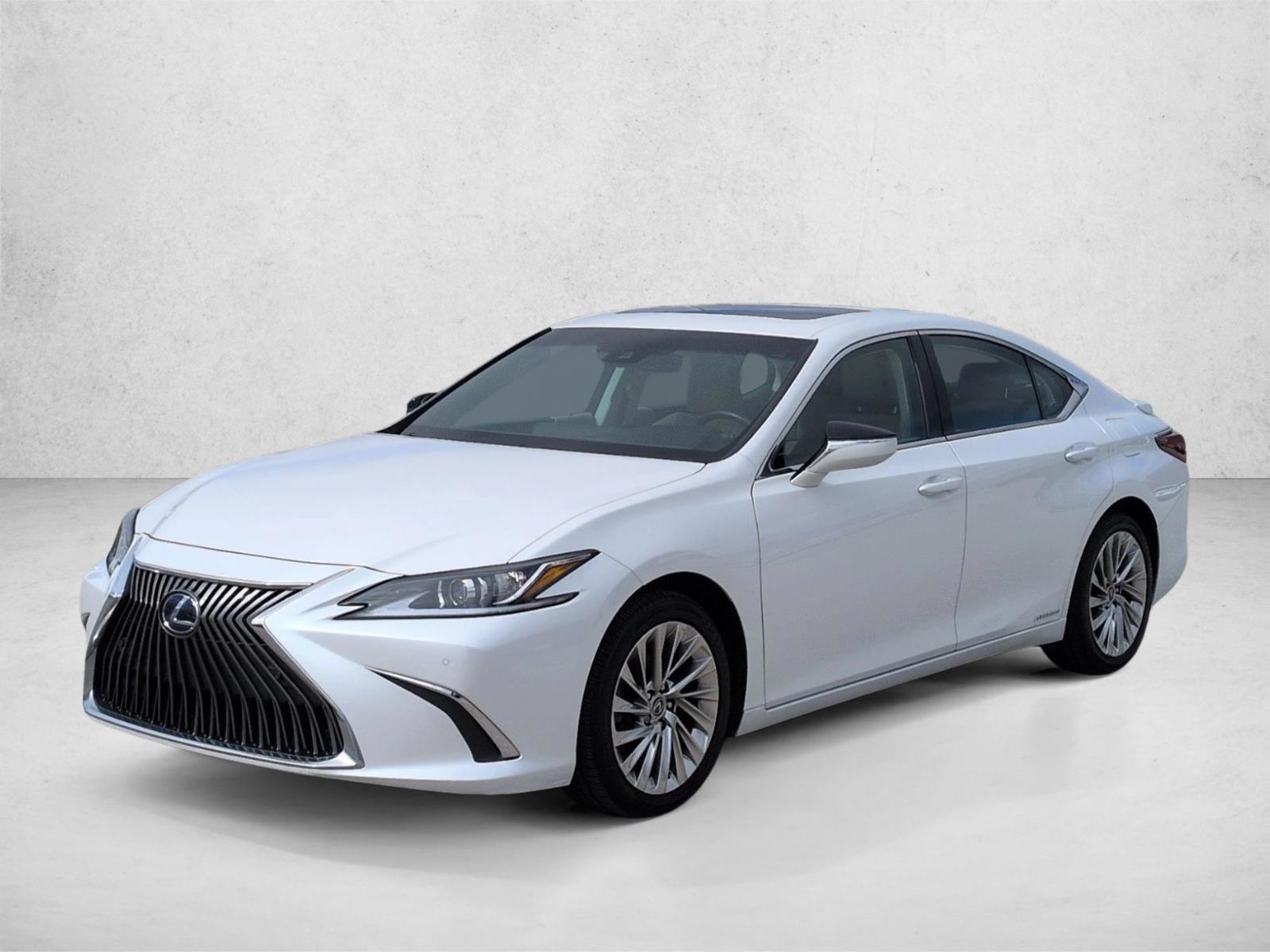 2020 Lexus ES 300h 300h's photo