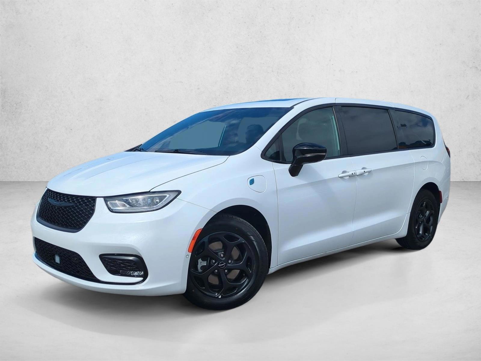 Thumbnail: 2023 Chrysler Pacifica - 1