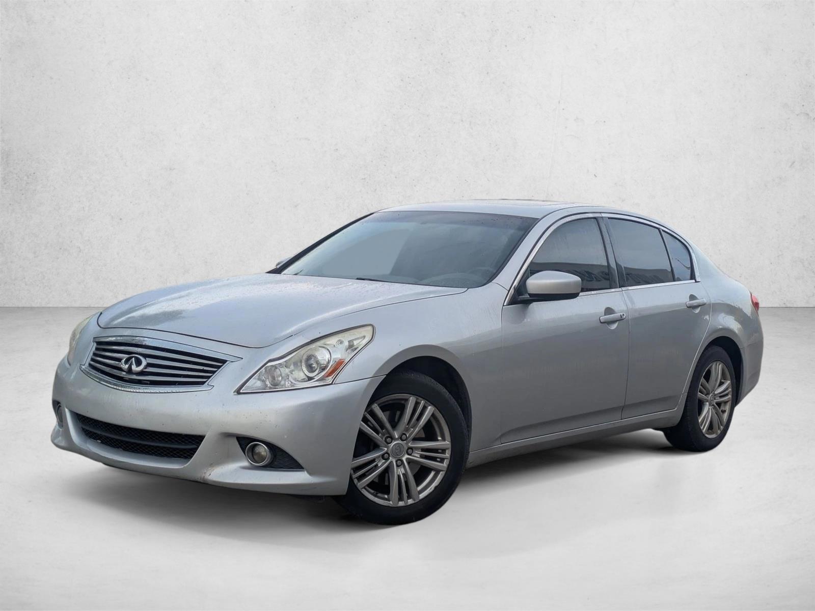 2015 INFINITI Q40 Base