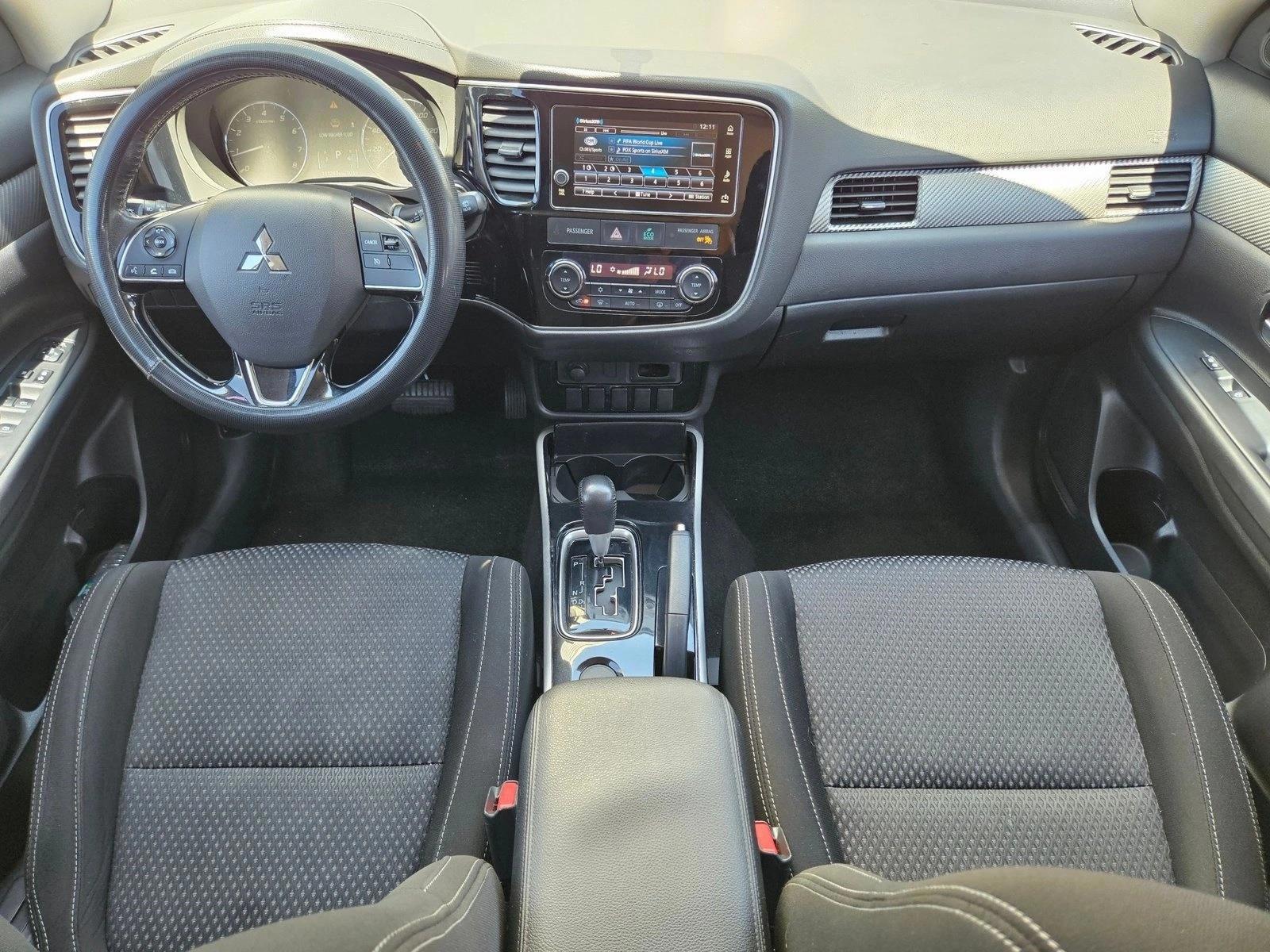 Thumbnail: 2017 Mitsubishi Outlander - 4