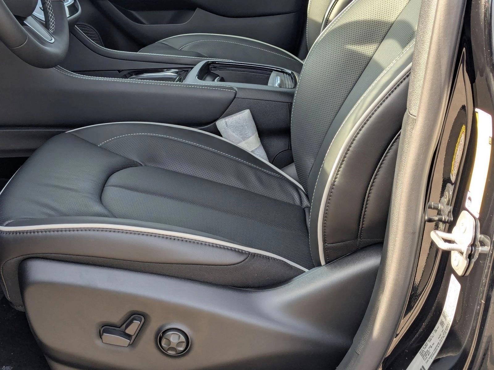 Thumbnail: 2026 Chrysler Pacifica - 4