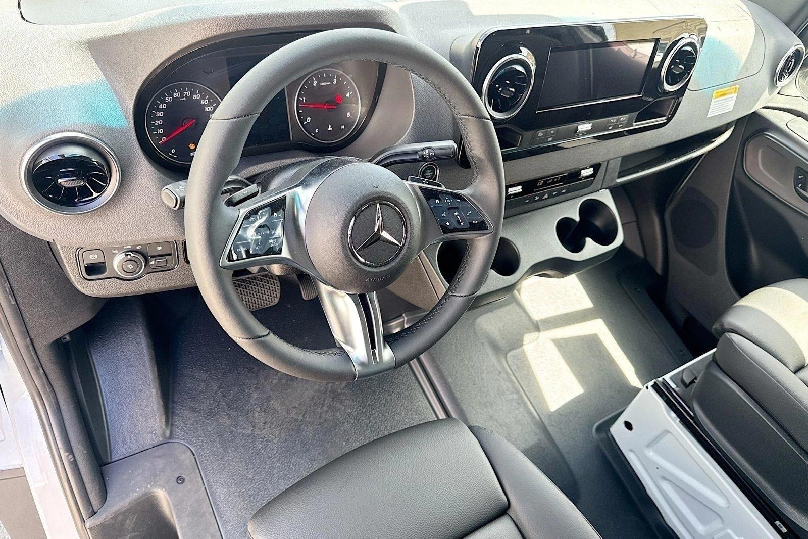 Thumbnail: 2026 Mercedes-Benz Sprinter - 3