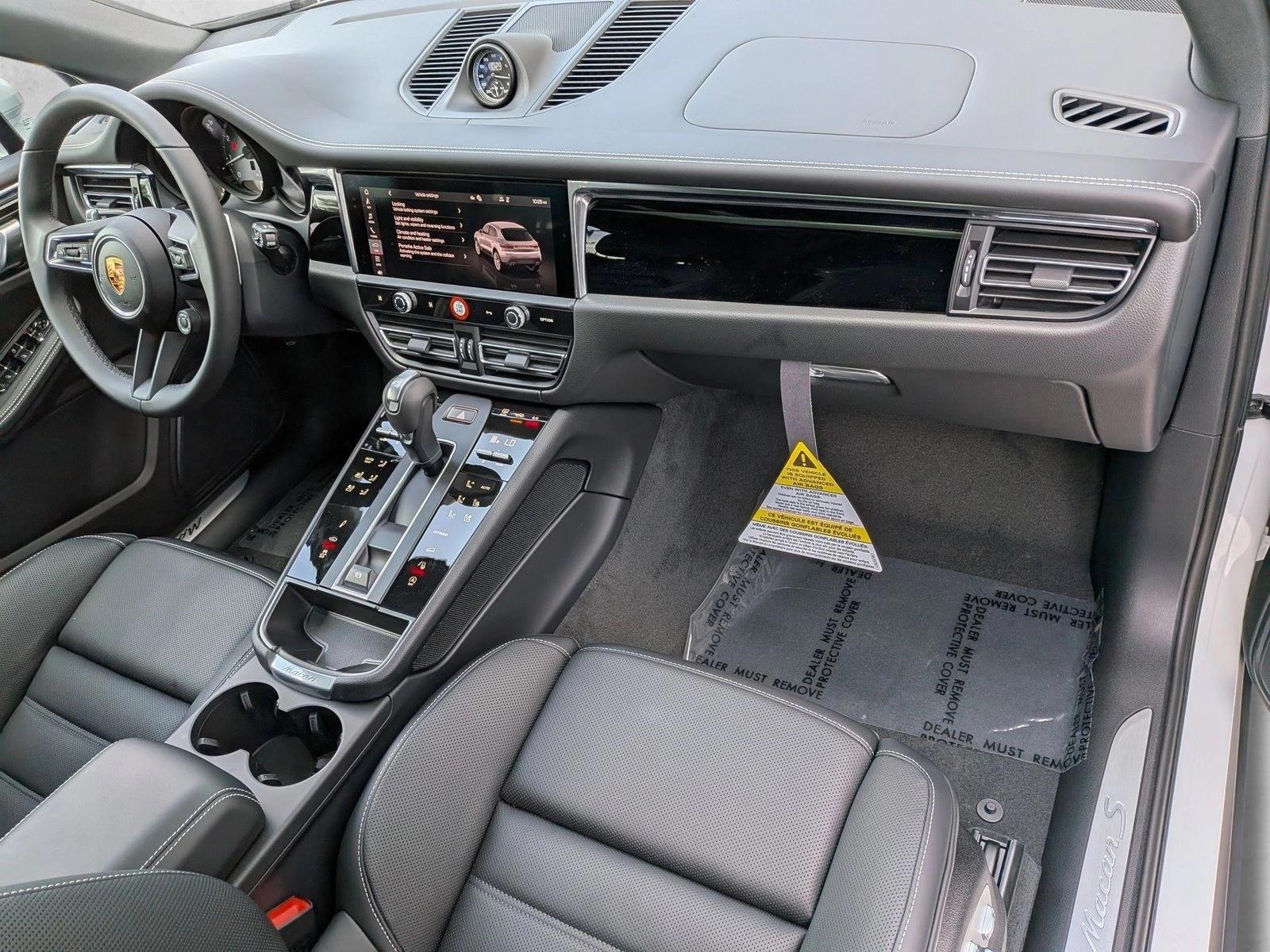 Thumbnail: 2026 Porsche Macan - 6