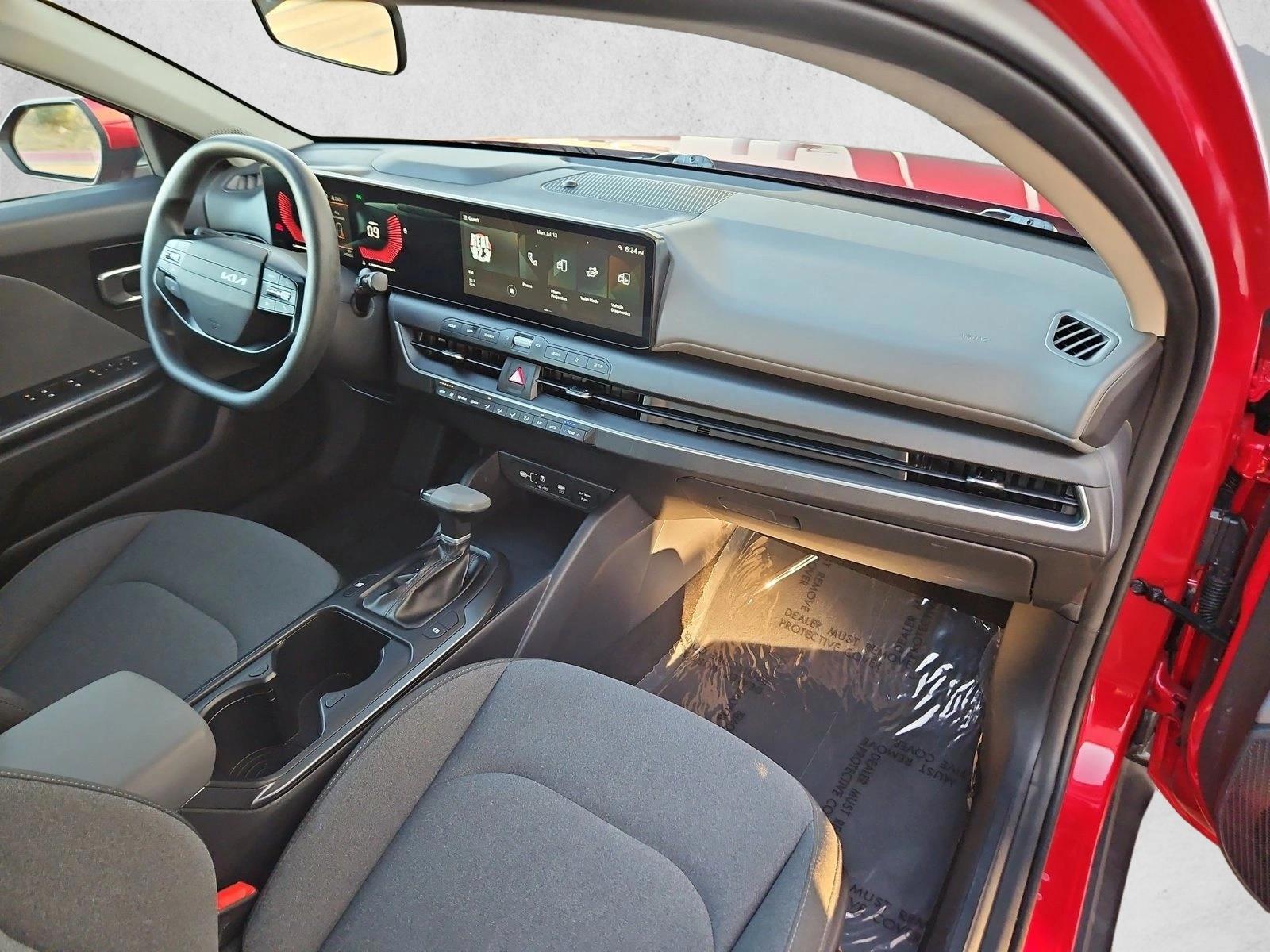 2025 Kia K4 LXS - Photo 22
