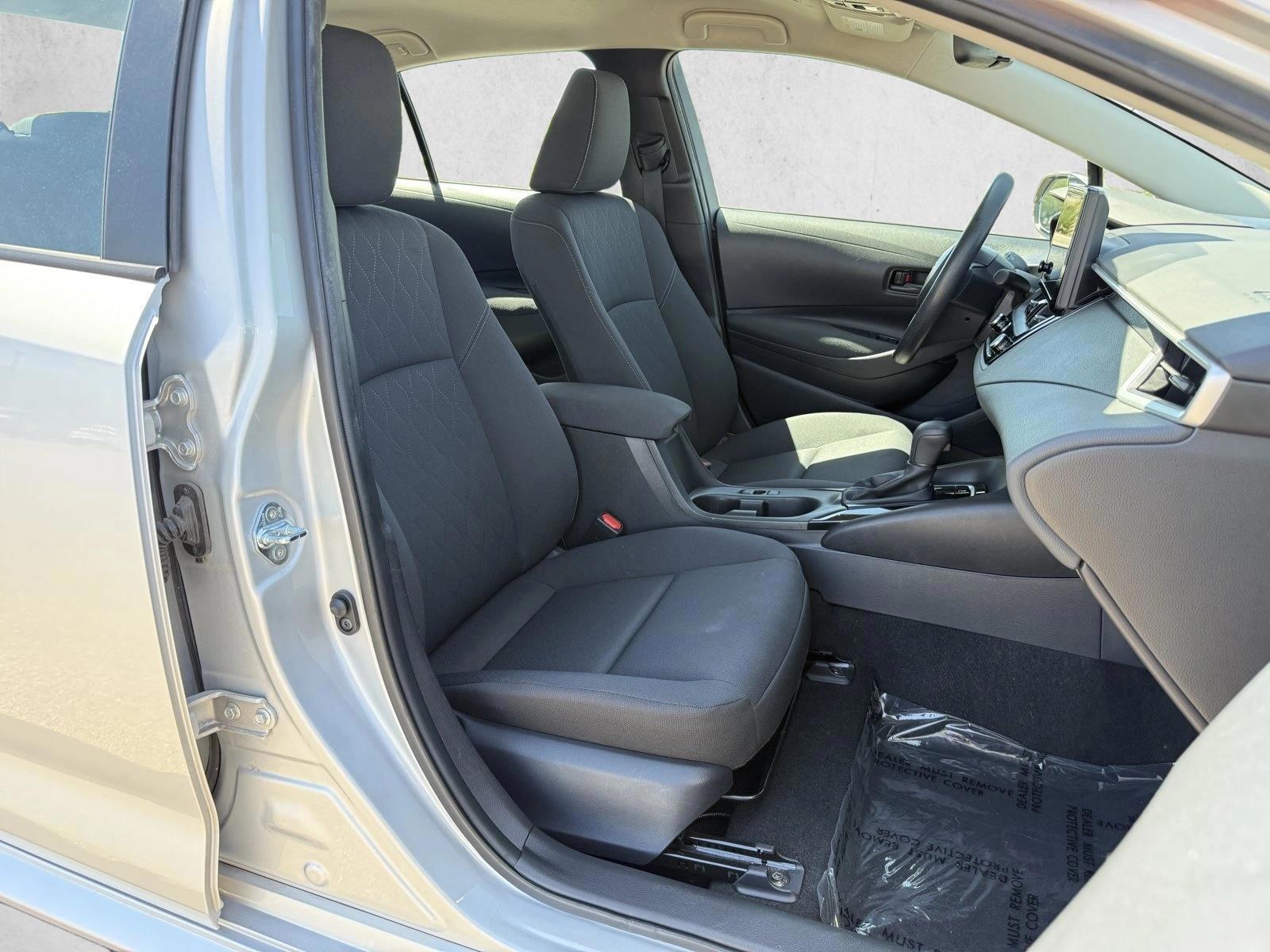 2025 Toyota Corolla LE - Photo 13