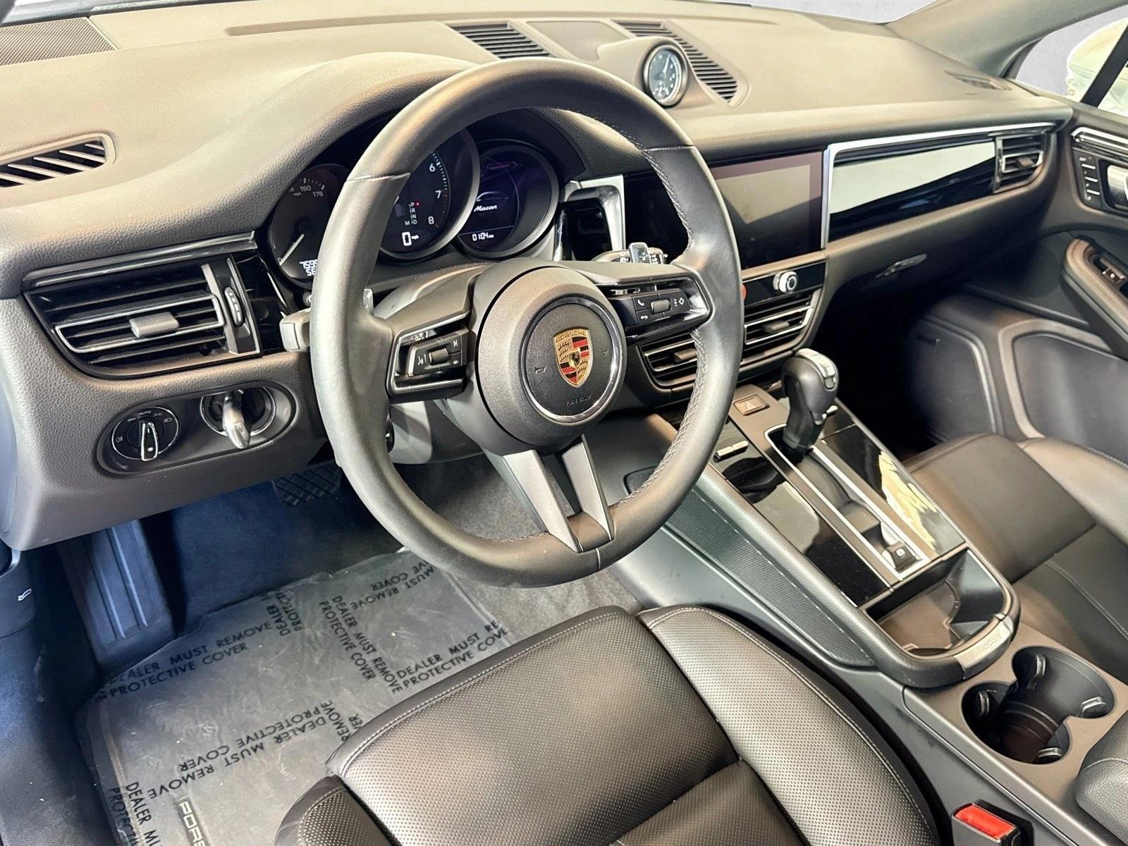 Thumbnail: 2025 Porsche Macan - 3