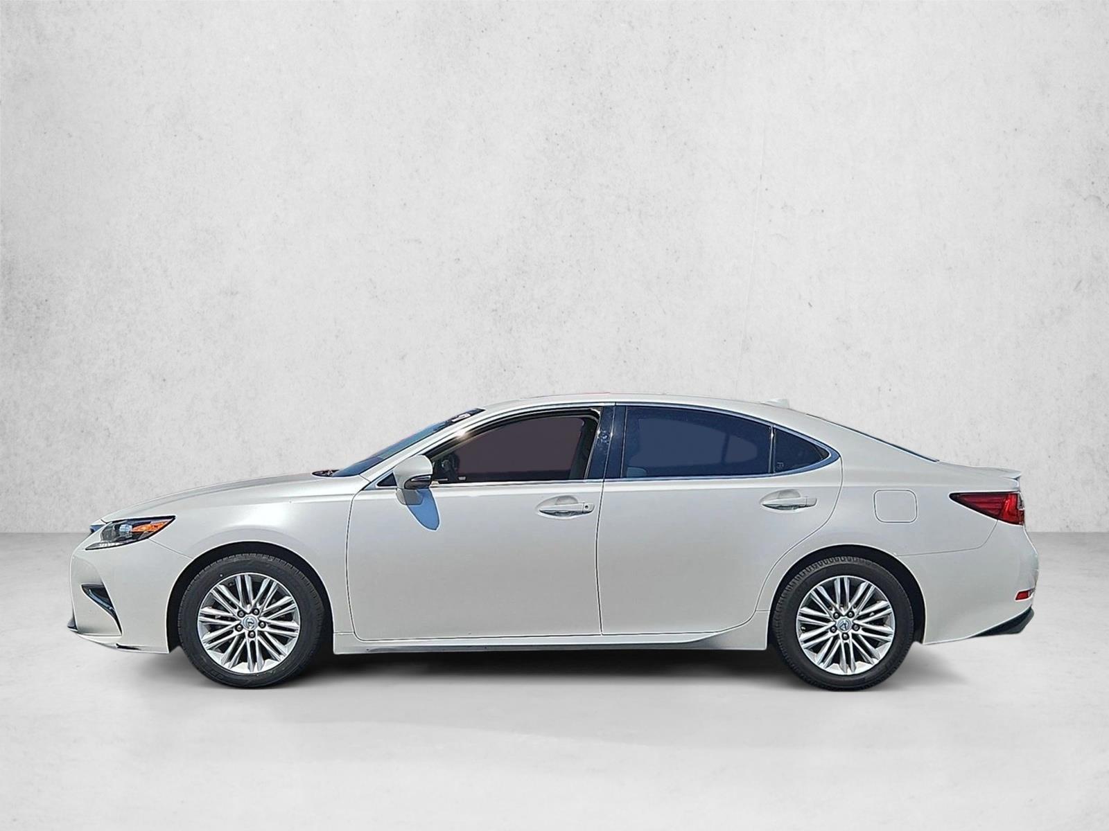 Thumbnail: 2017 Lexus ES - 2