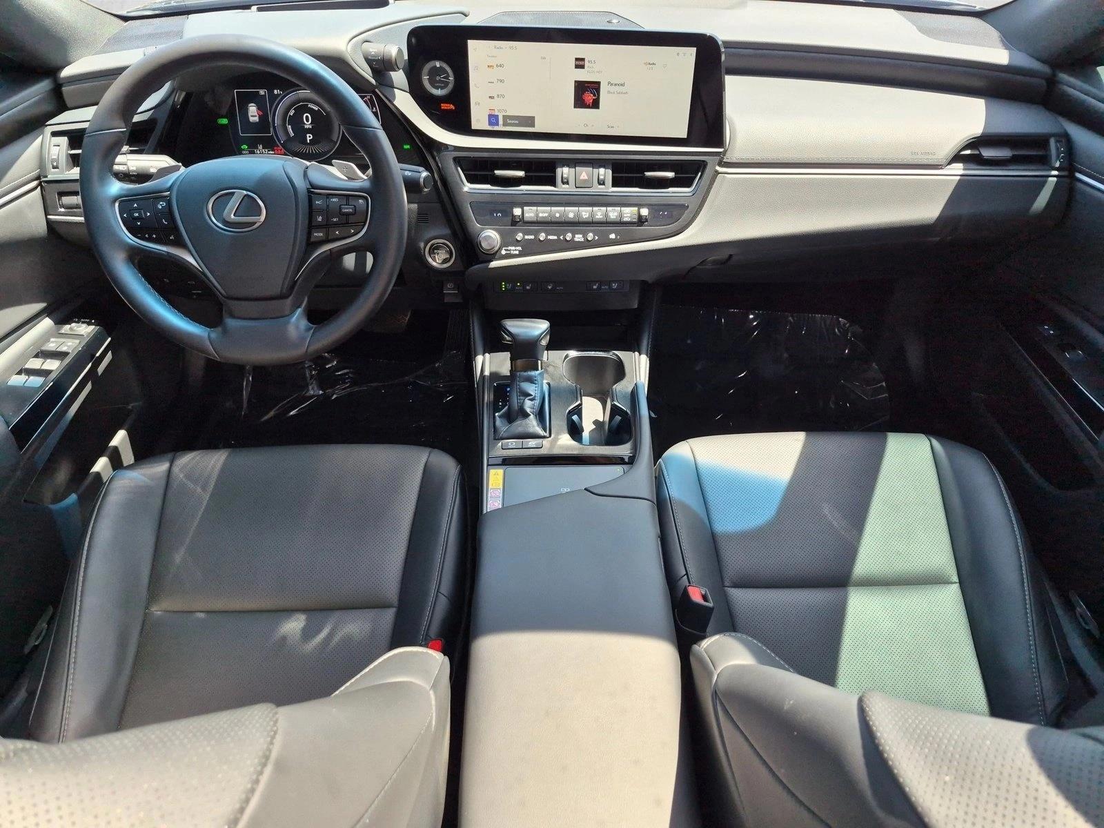 Thumbnail: 2025 Lexus ES - 4