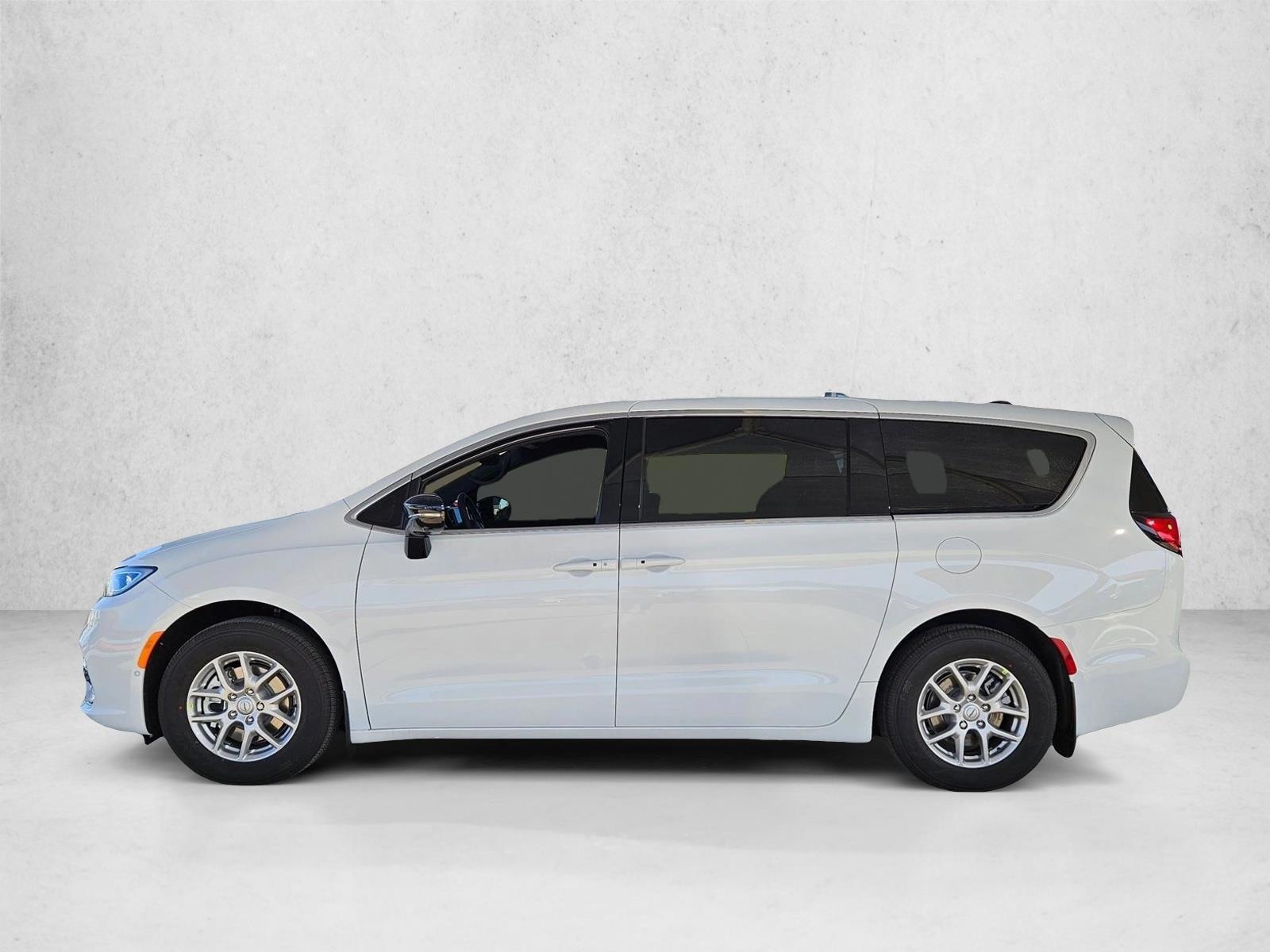 Thumbnail: 2026 Chrysler Pacifica - 2