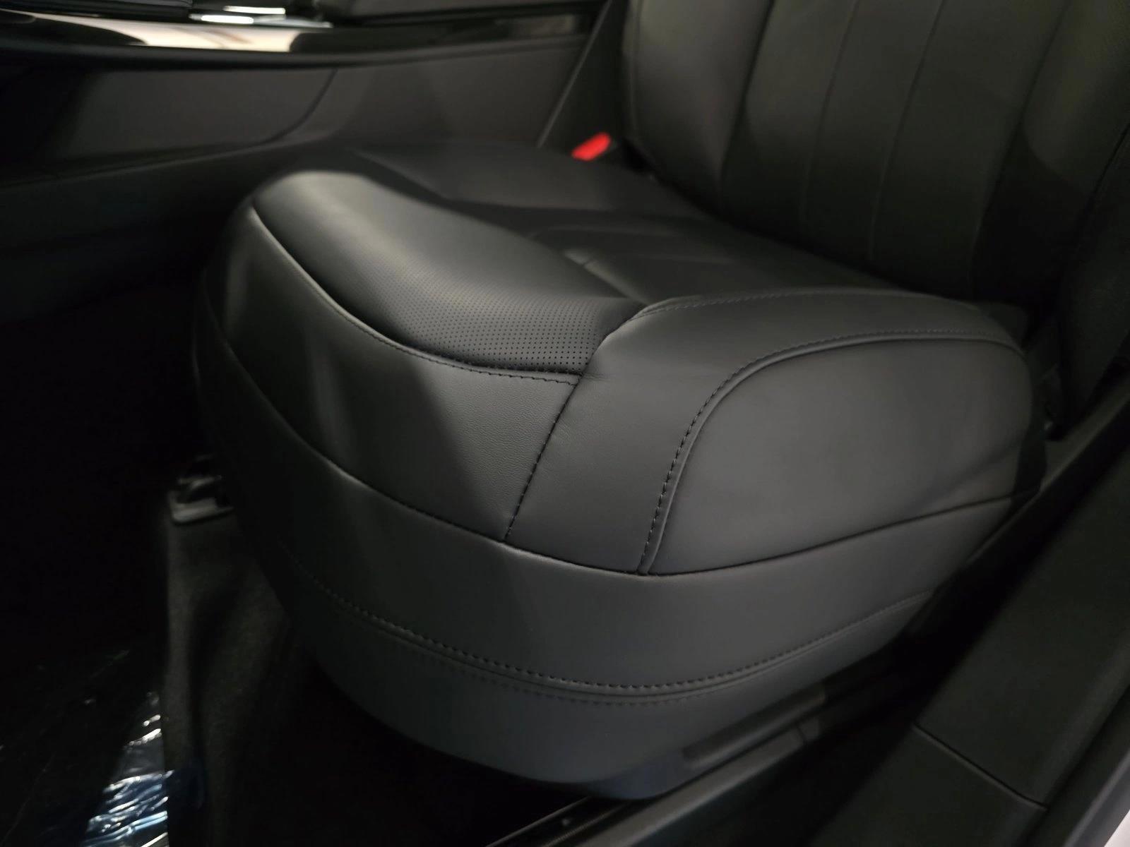 Thumbnail: 2026 Land Rover Range Rover Sport - 4