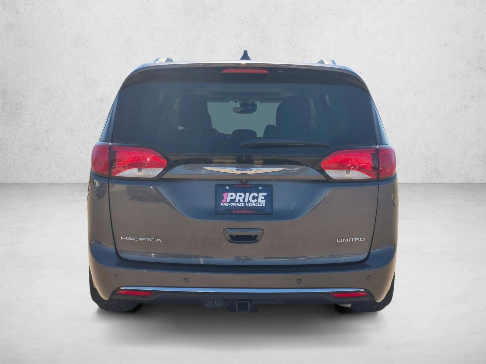 2018 Chrysler Pacifica Limited - Photo 8