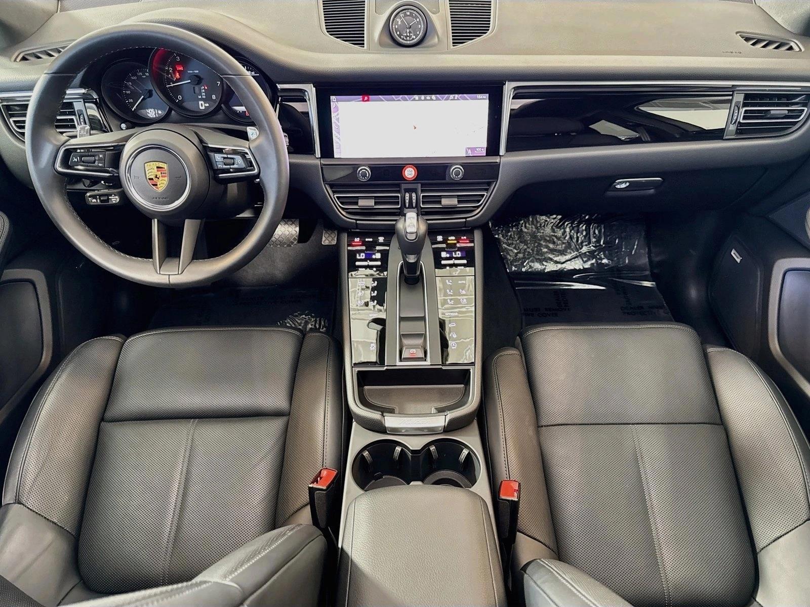 Thumbnail: 2026 Porsche Macan - 4