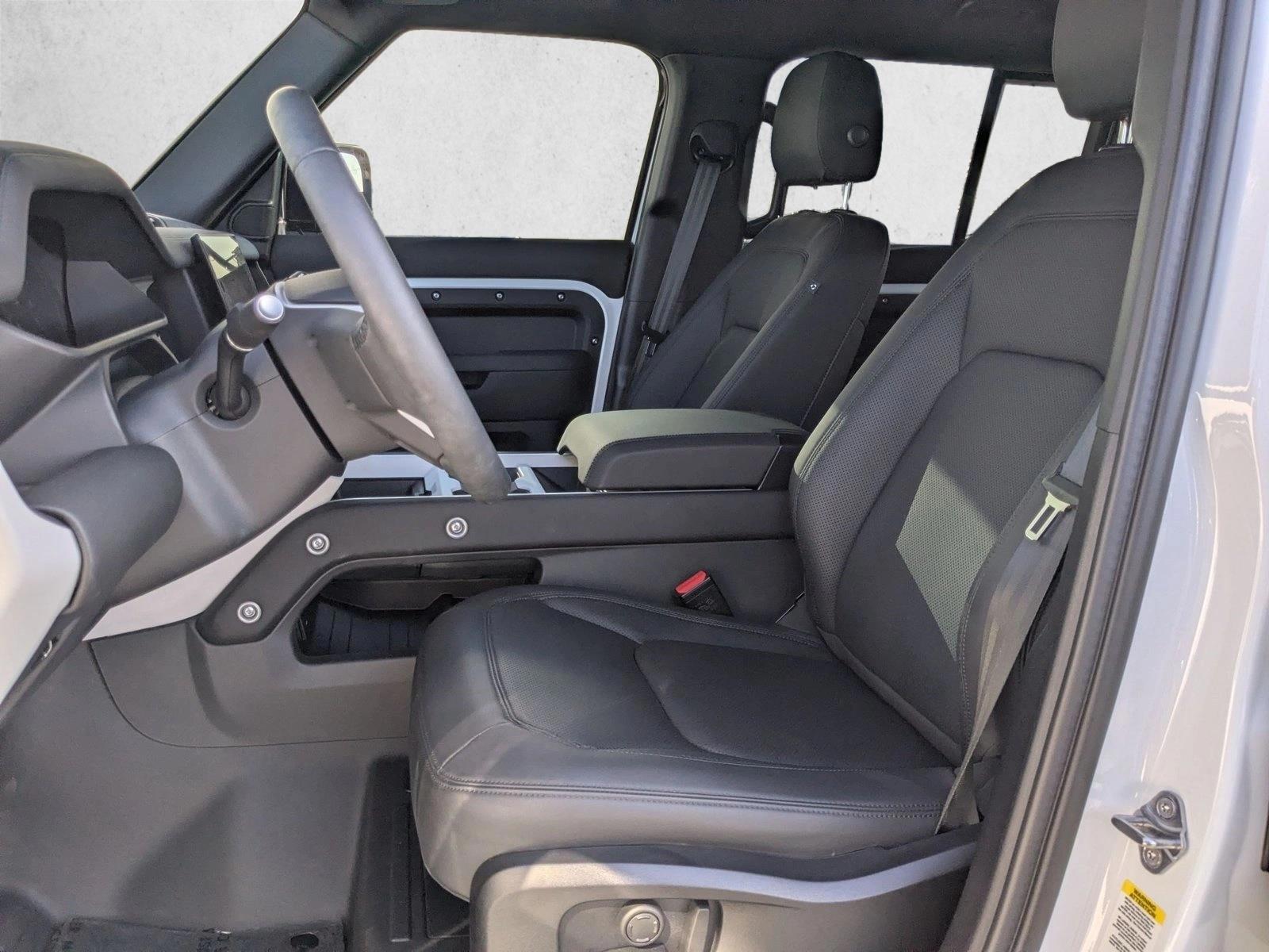 2025 Land Rover Defender S - Photo 17