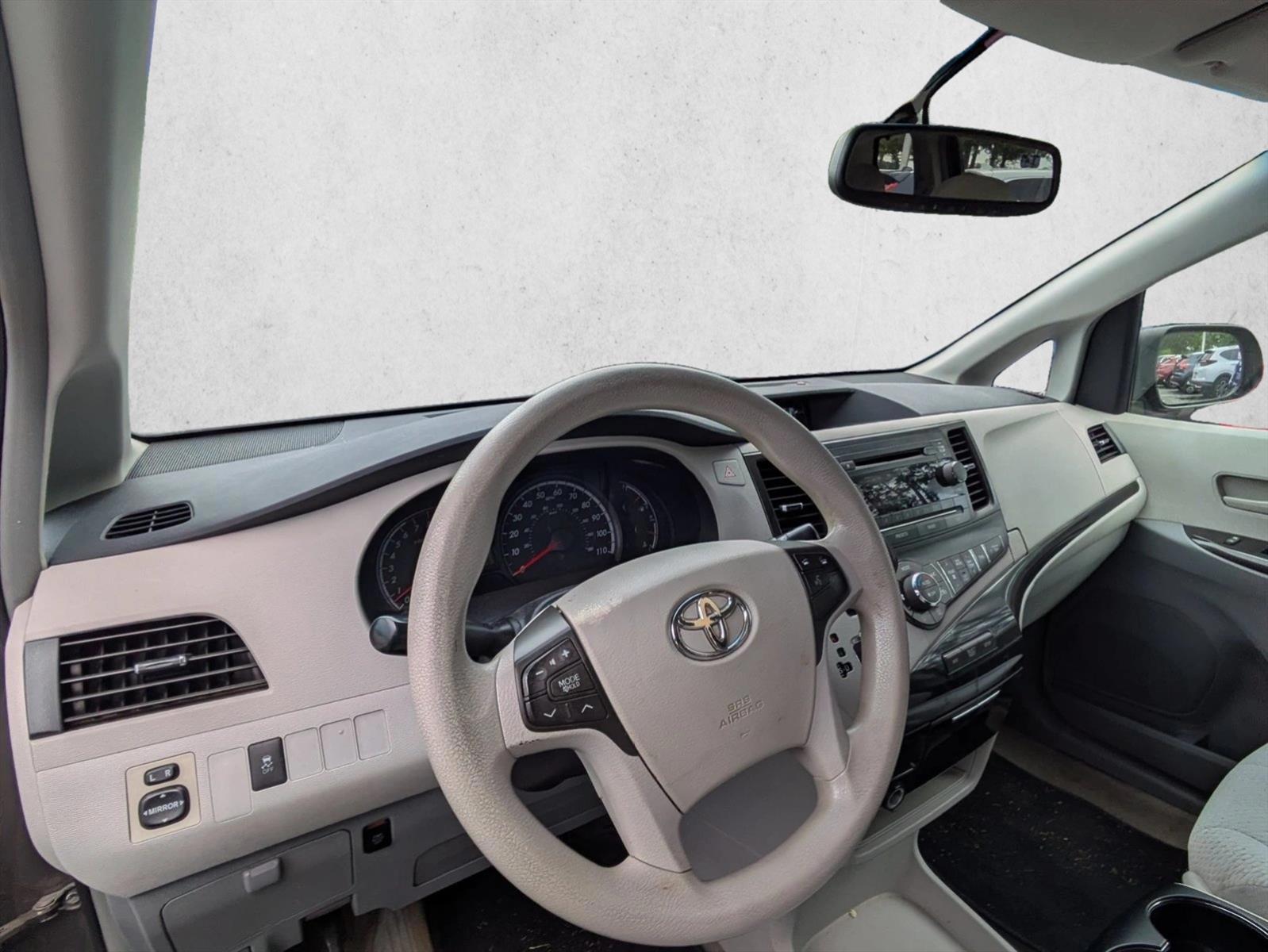 Thumbnail: 2013 Toyota Sienna - 3