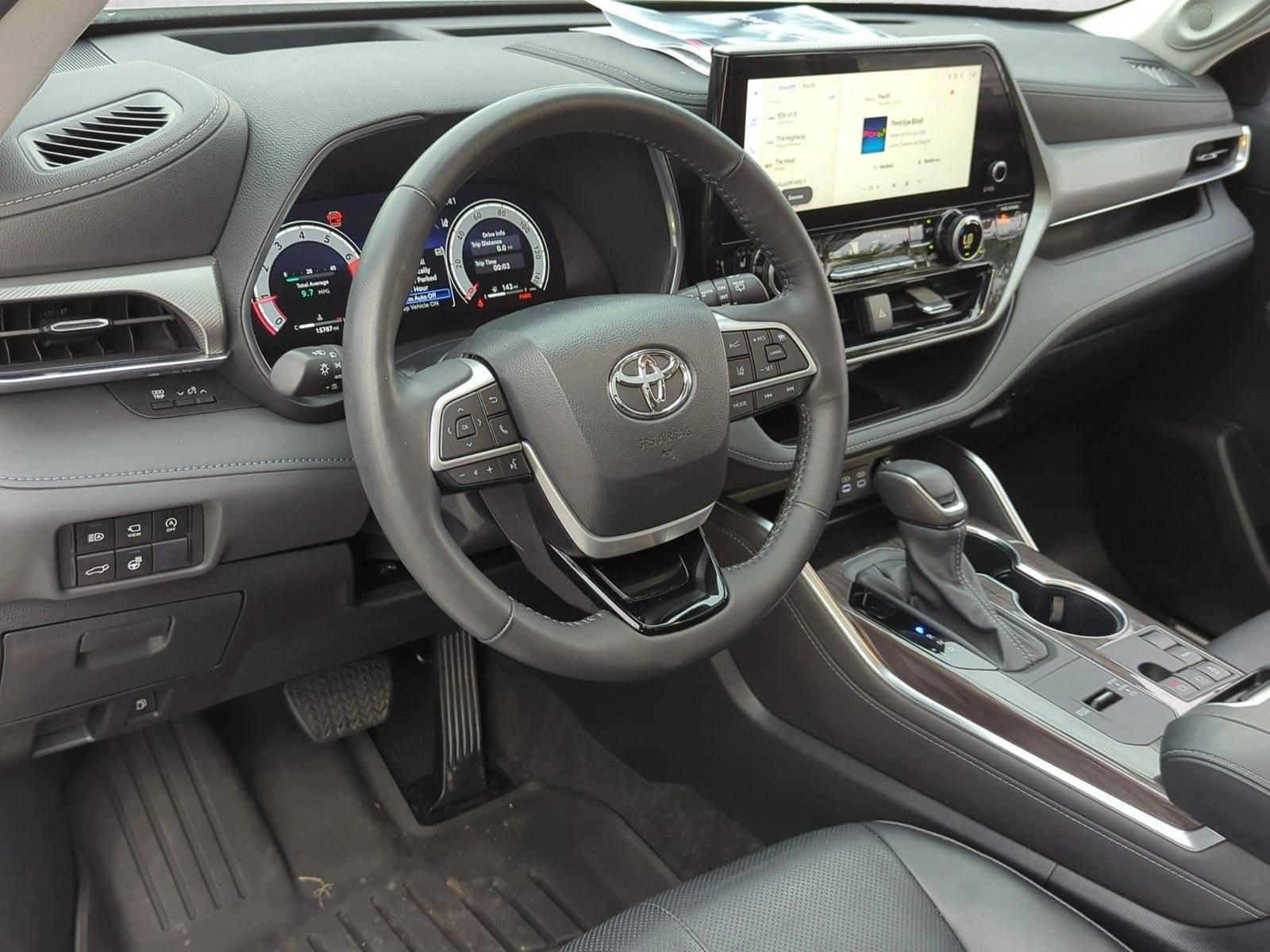 Thumbnail: 2024 Toyota Highlander - 3