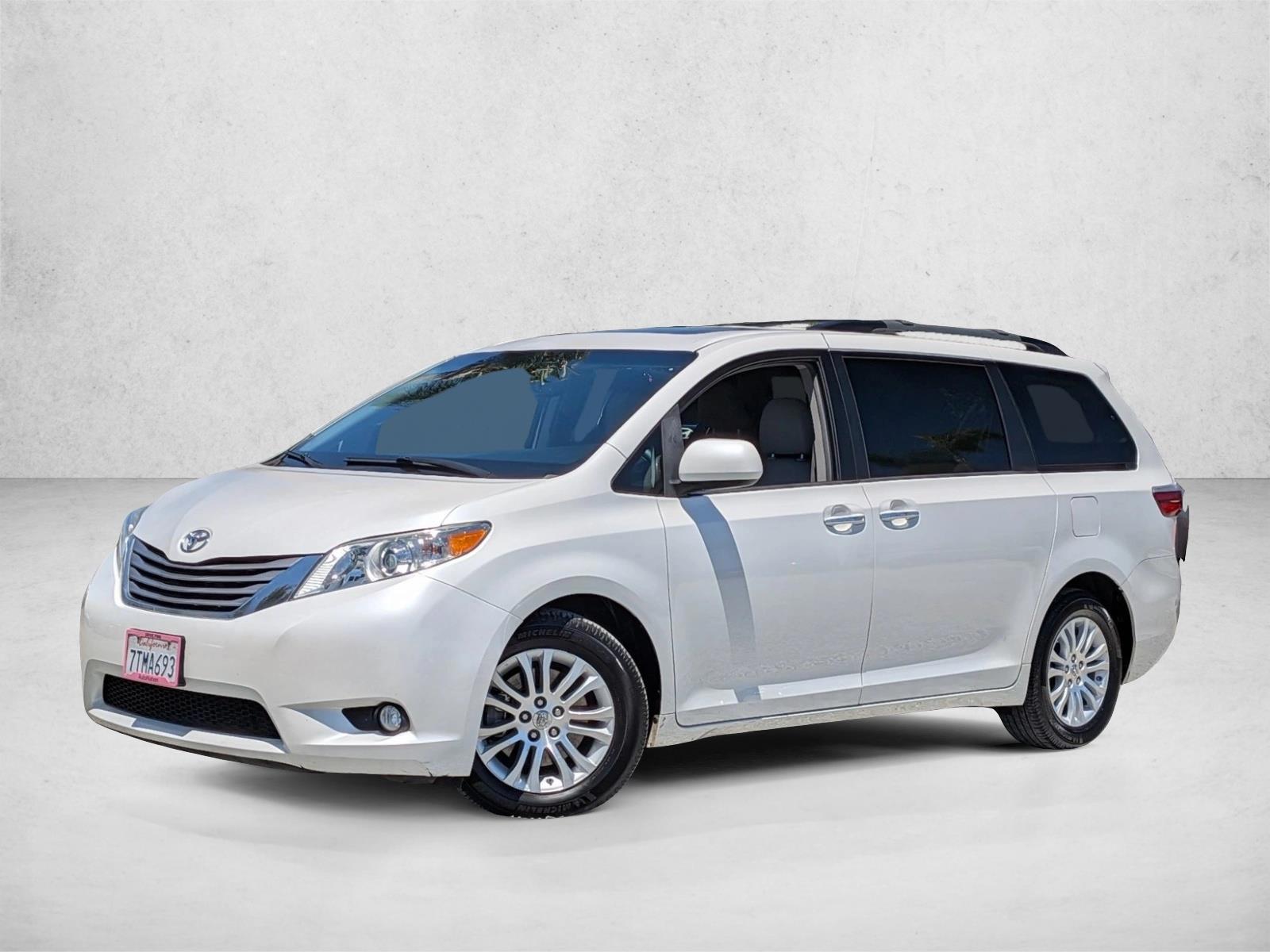 Thumbnail: 2016 Toyota Sienna - 1