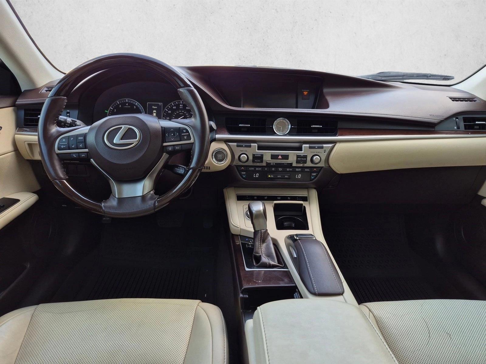 Thumbnail: 2017 Lexus ES - 3