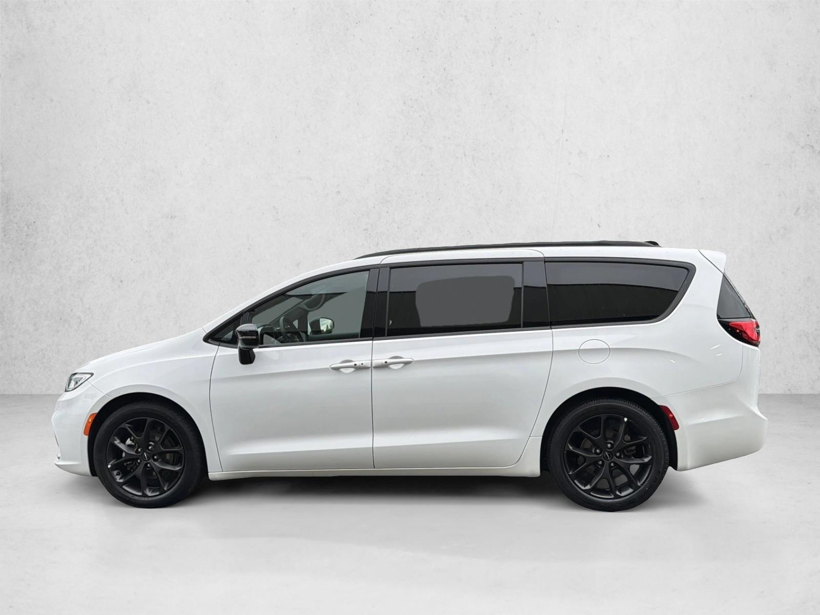 Thumbnail: 2025 Chrysler Pacifica - 2