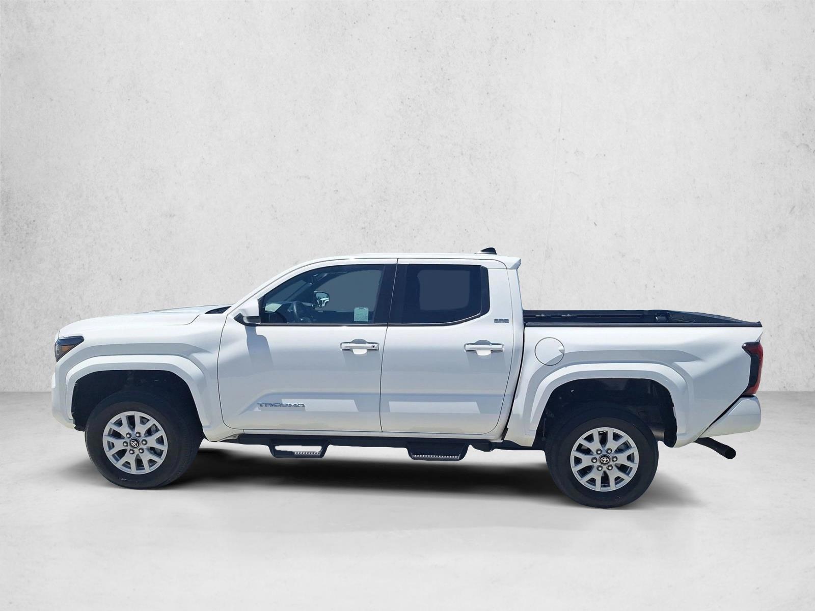 2025 Toyota Tacoma SR5 - Photo 8