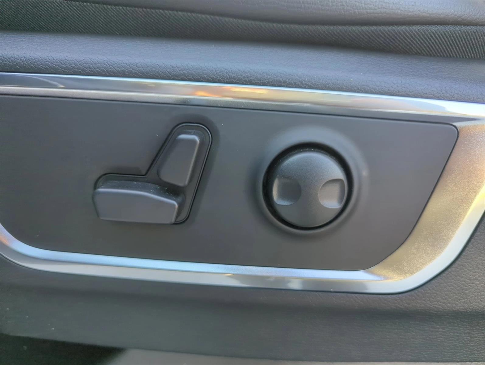 Thumbnail: 2026 RAM 1500 - 4