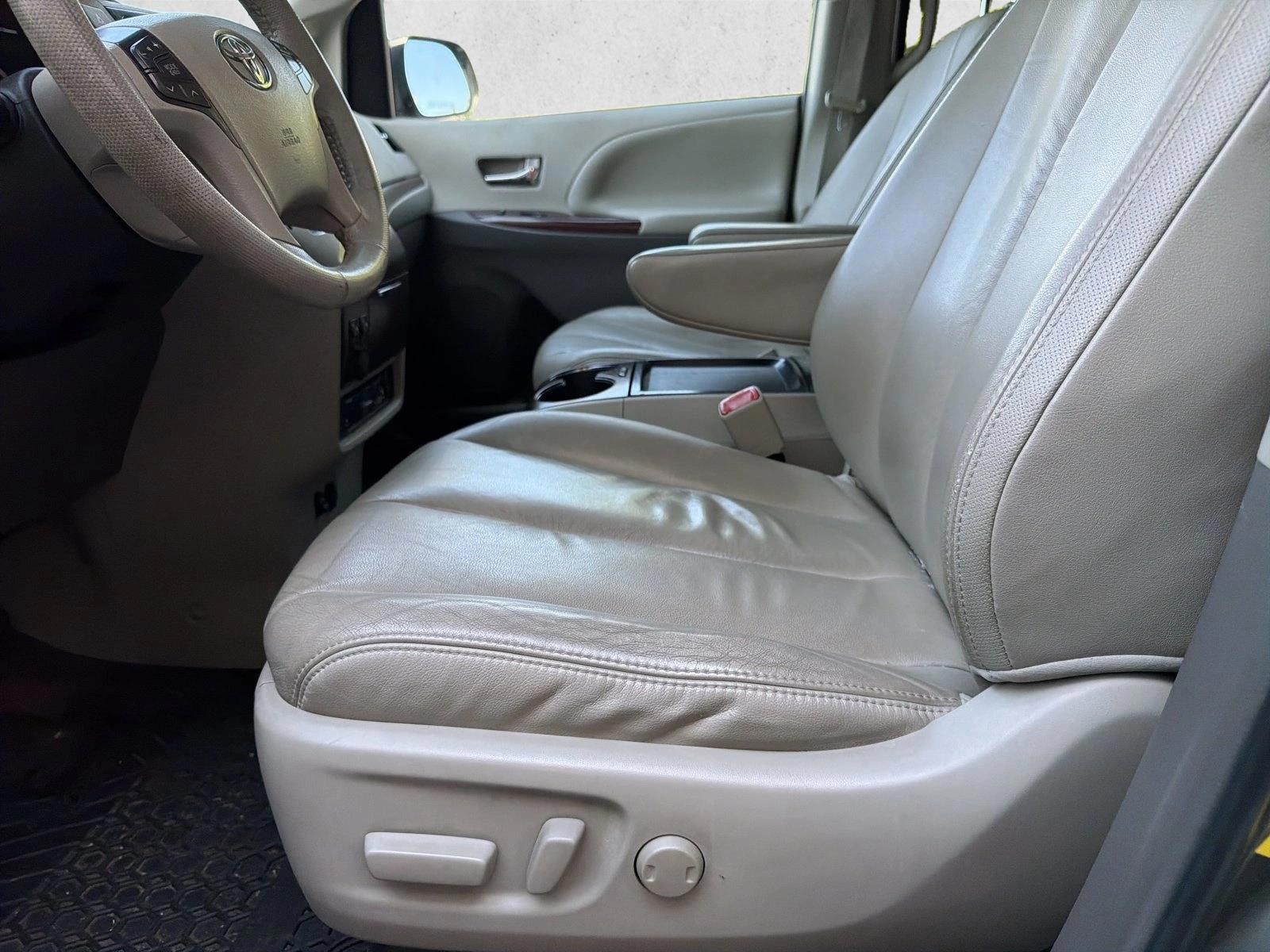 Thumbnail: 2011 Toyota Sienna - 3
