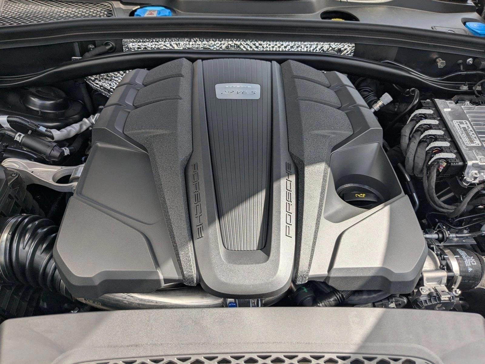 2025 Porsche Macan S - Photo 28