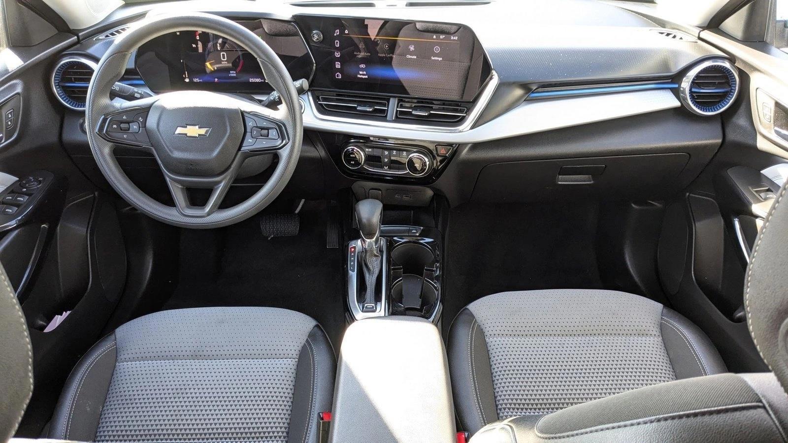 Thumbnail: 2025 Chevrolet Trax - 3