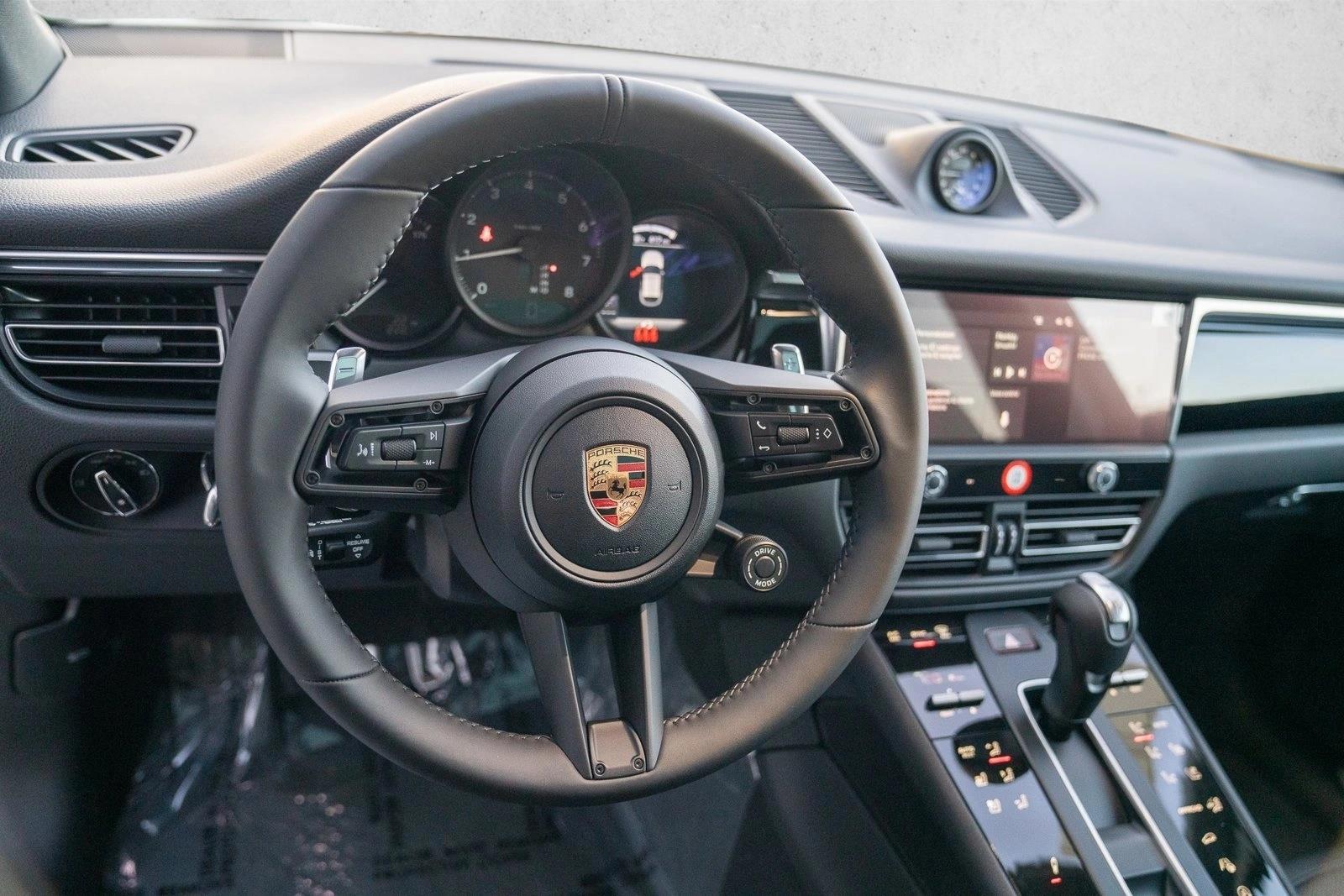 2026 Porsche Macan T - Photo 14