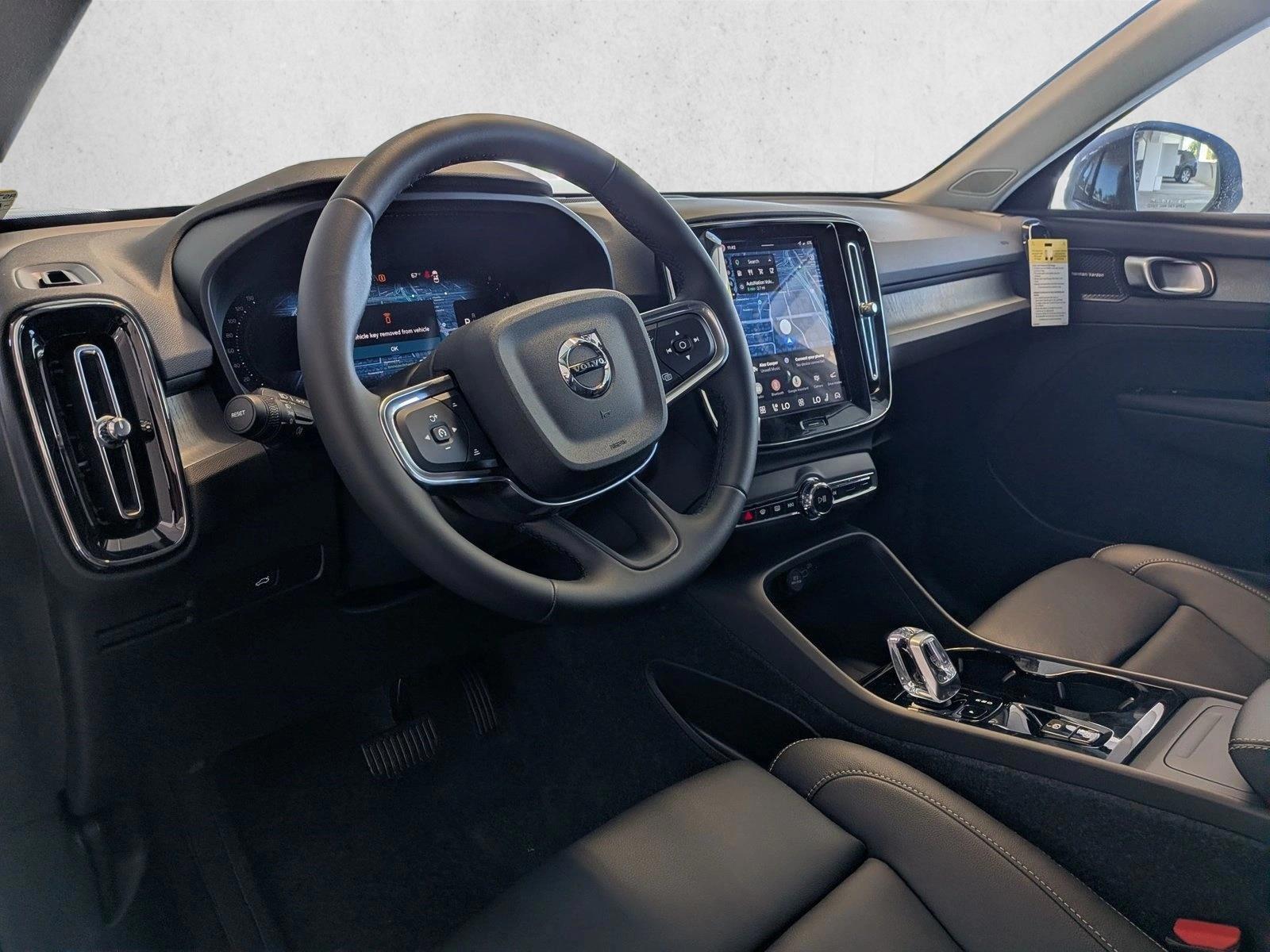 Thumbnail: 2026 Volvo XC40 - 3