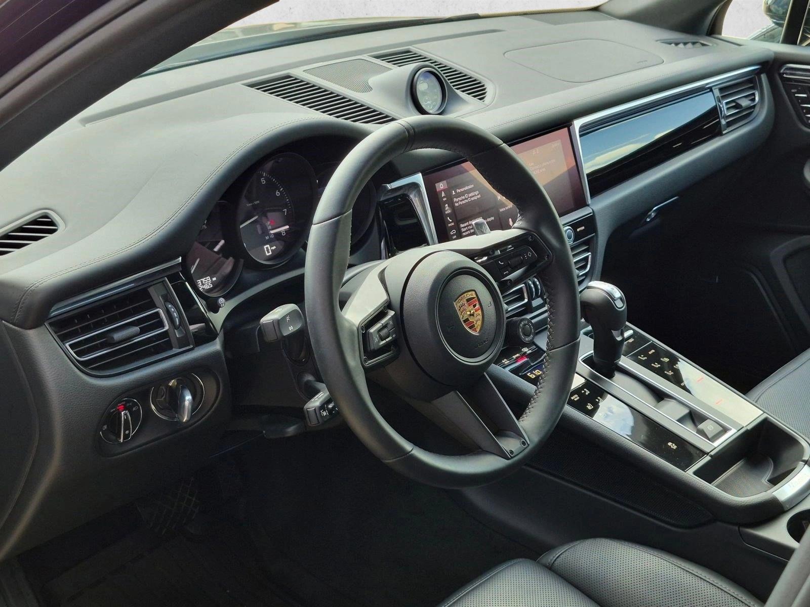 Thumbnail: 2026 Porsche Macan - 3