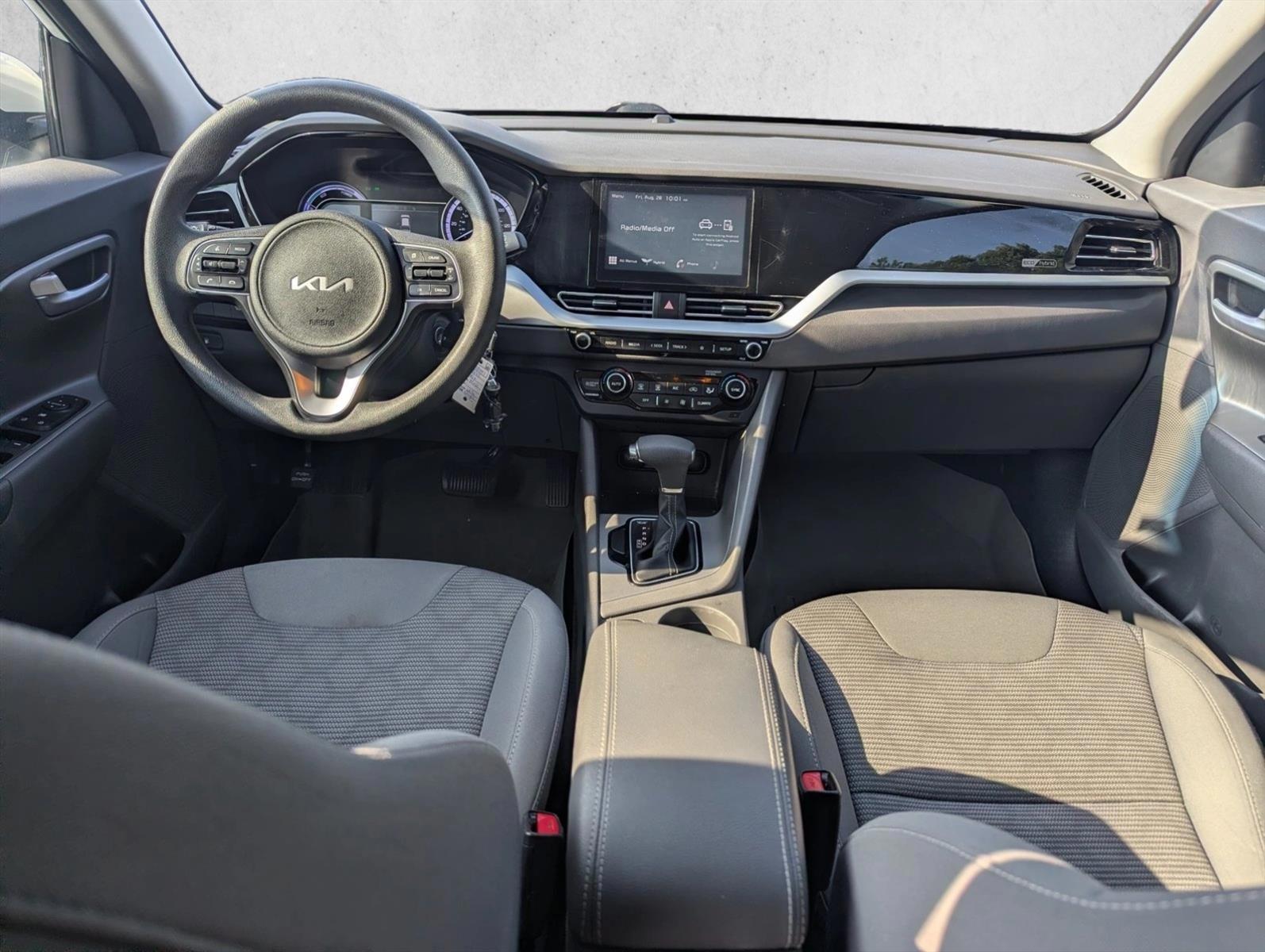 Thumbnail: 2022 Kia Niro - 4