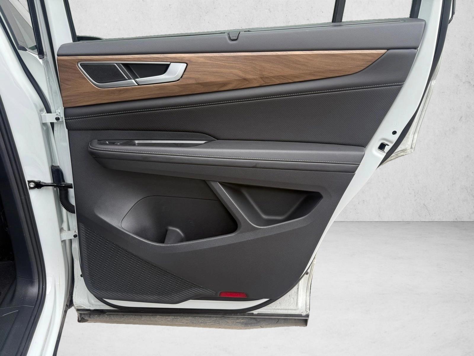 2024 Volkswagen Atlas SE w/Tech - Photo 24