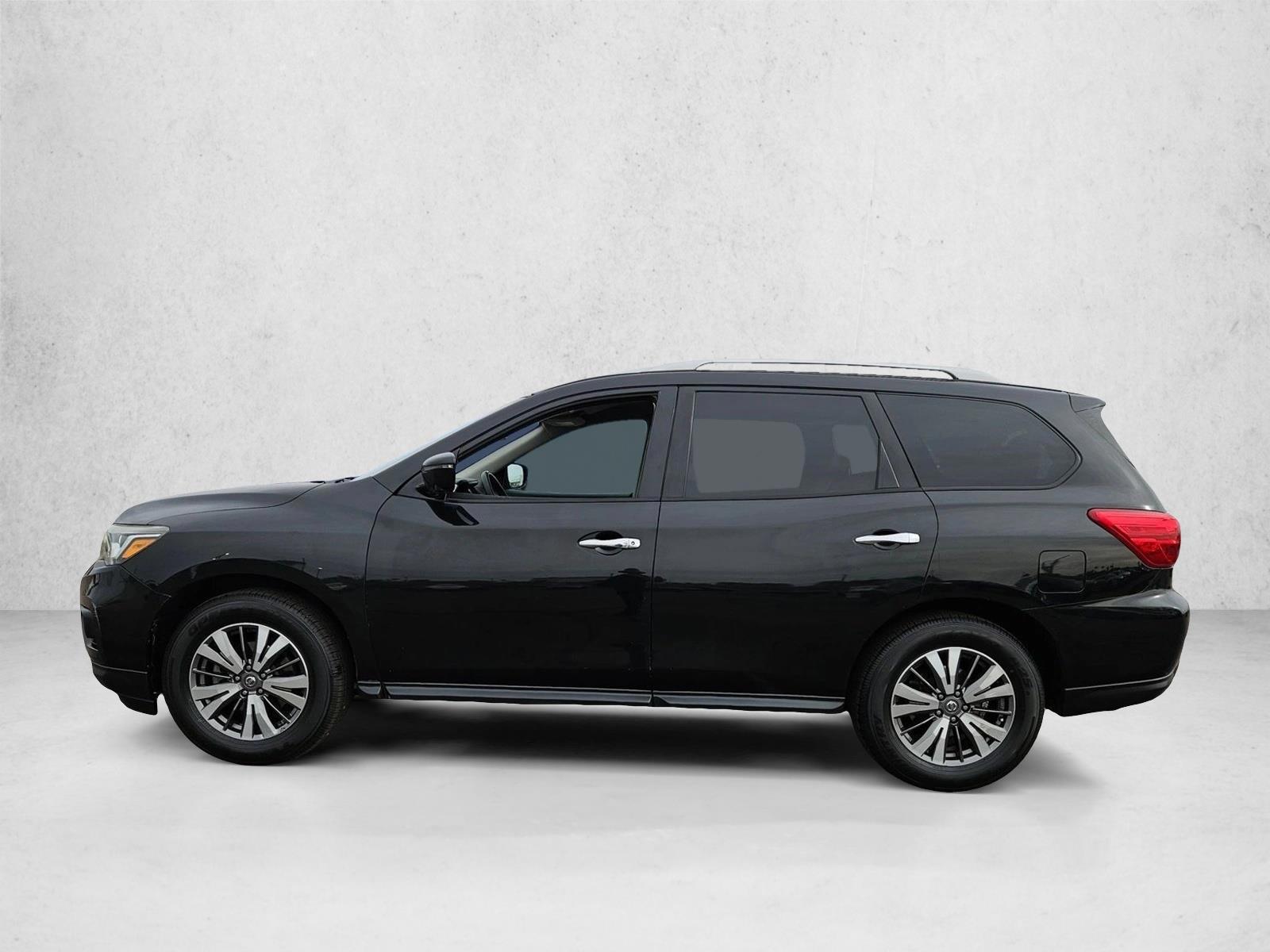 Thumbnail: 2017 Nissan Pathfinder - 2