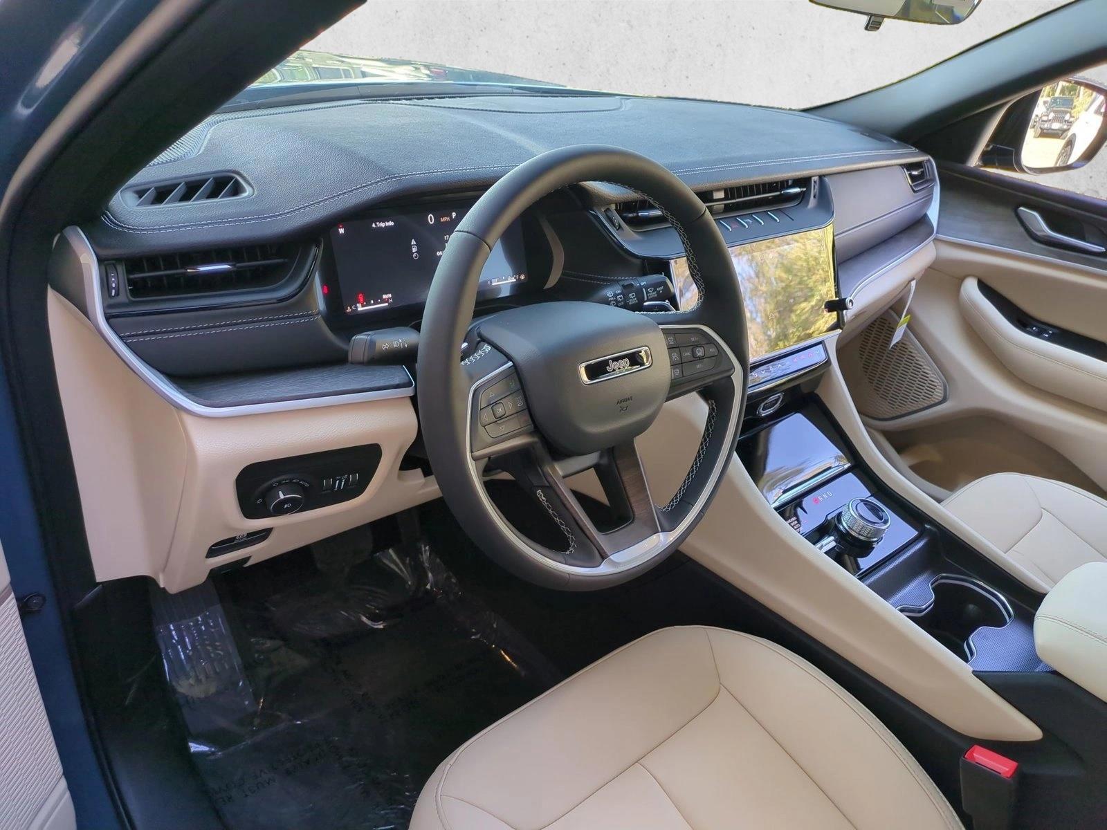 Thumbnail: 2026 Jeep Grand Cherokee - 3