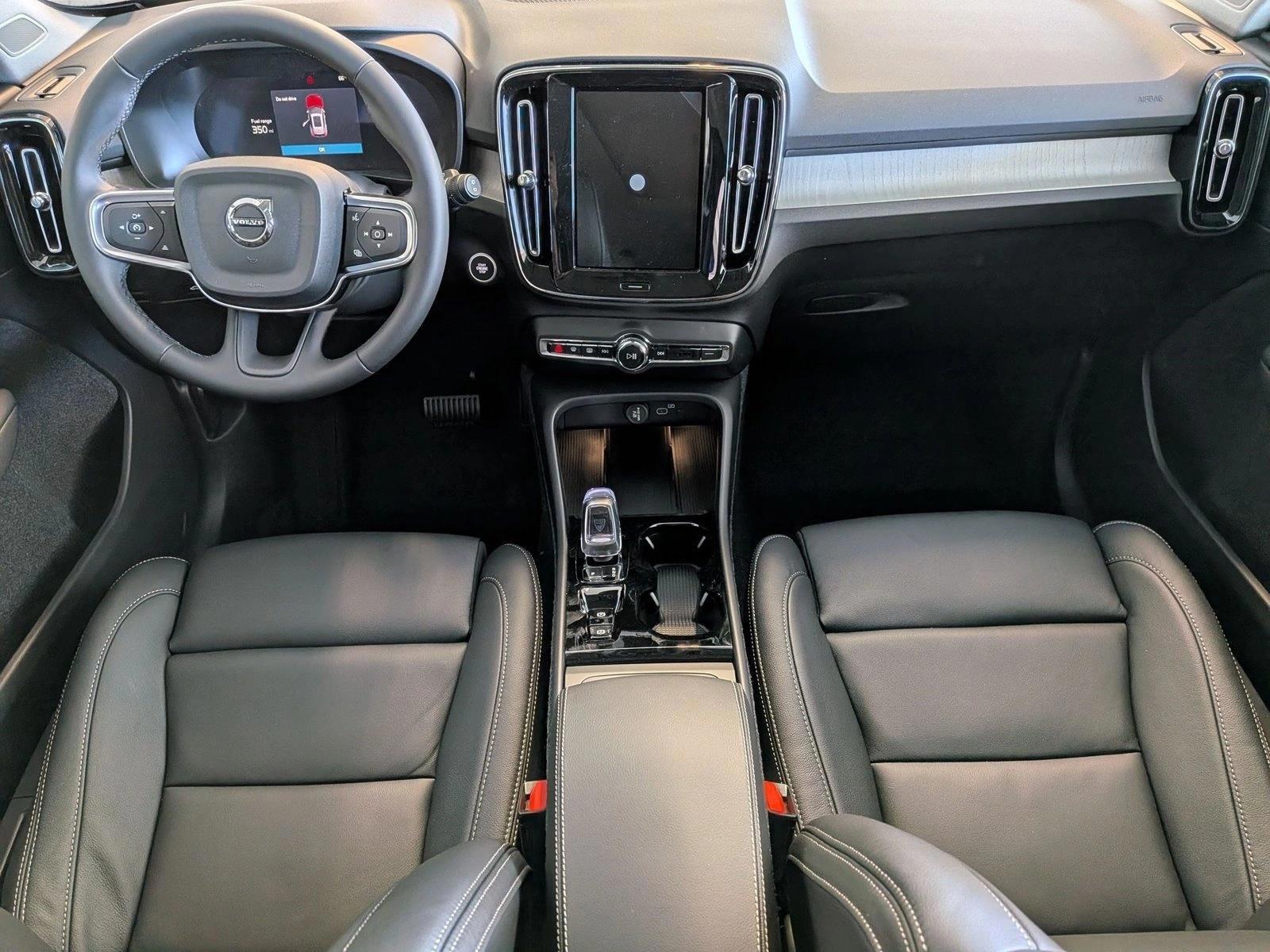 Thumbnail: 2026 Volvo XC40 - 4