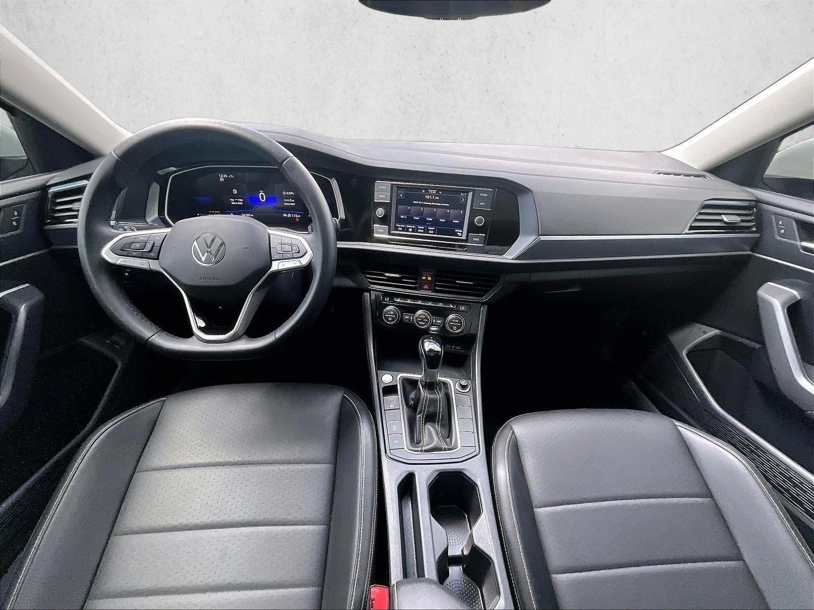 Thumbnail: 2024 Volkswagen Jetta - 3