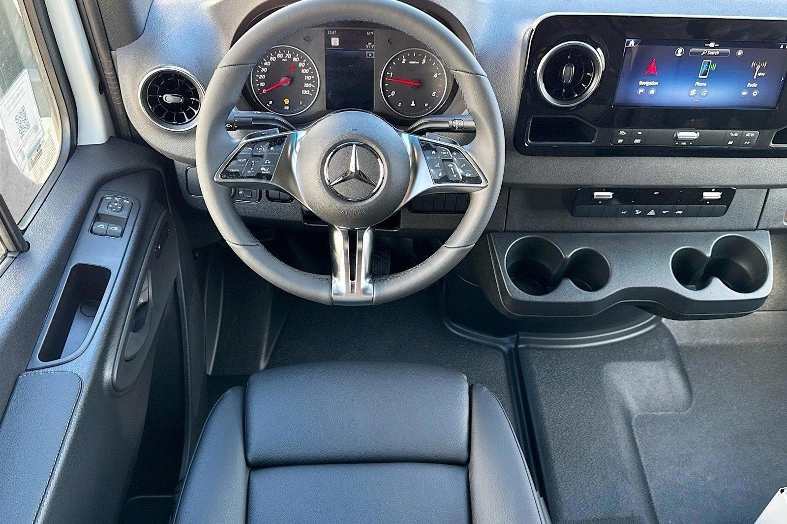 Thumbnail: 2026 Mercedes-Benz Sprinter - 3