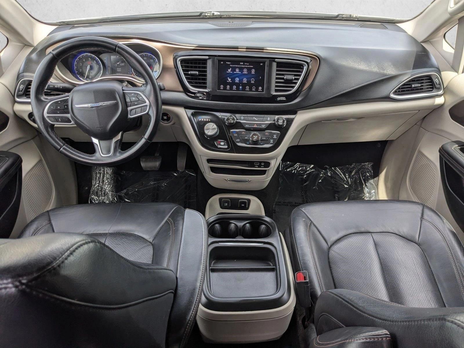 Thumbnail: 2018 Chrysler Pacifica - 3