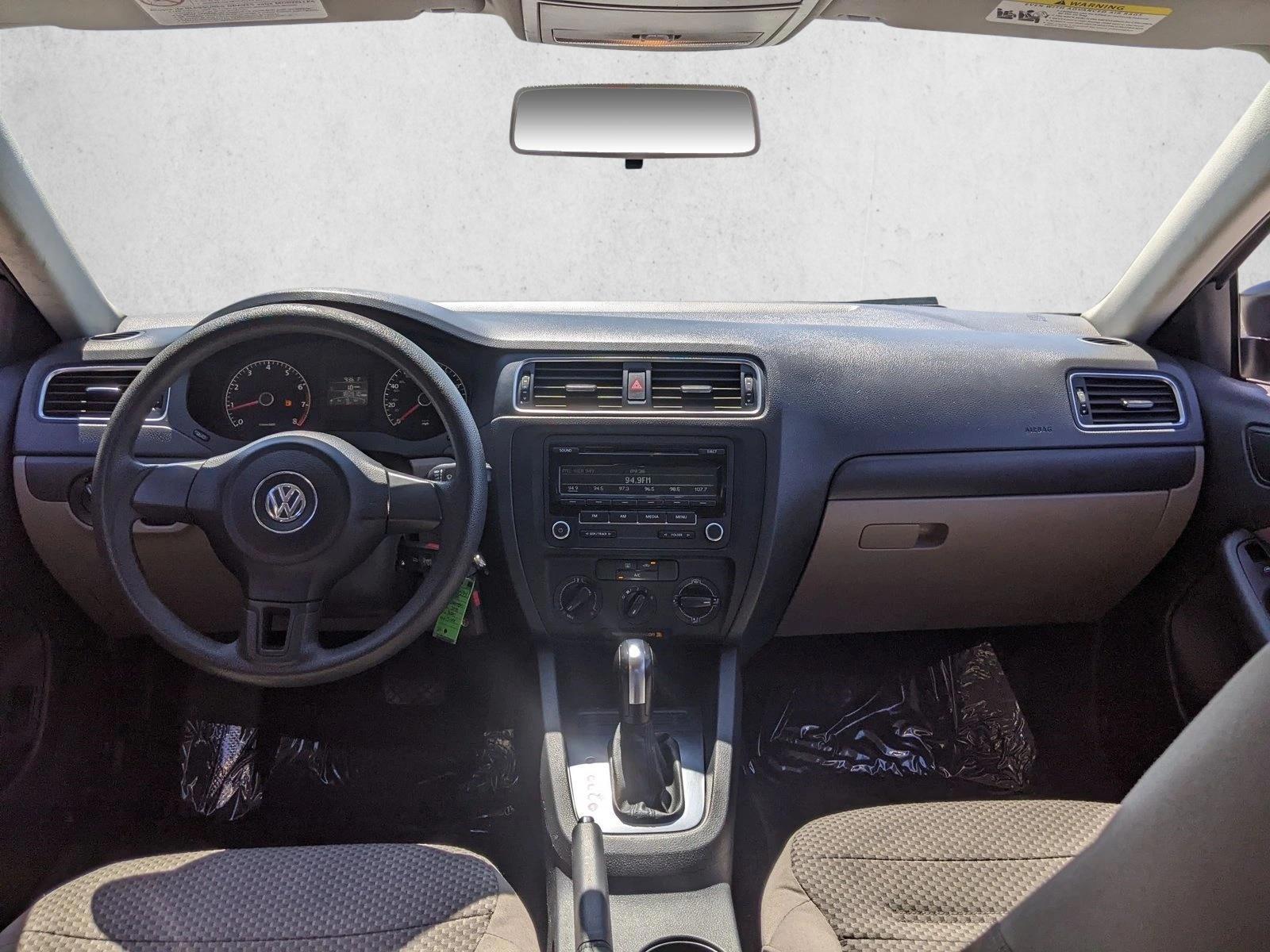 Thumbnail: 2014 Volkswagen Jetta - 3