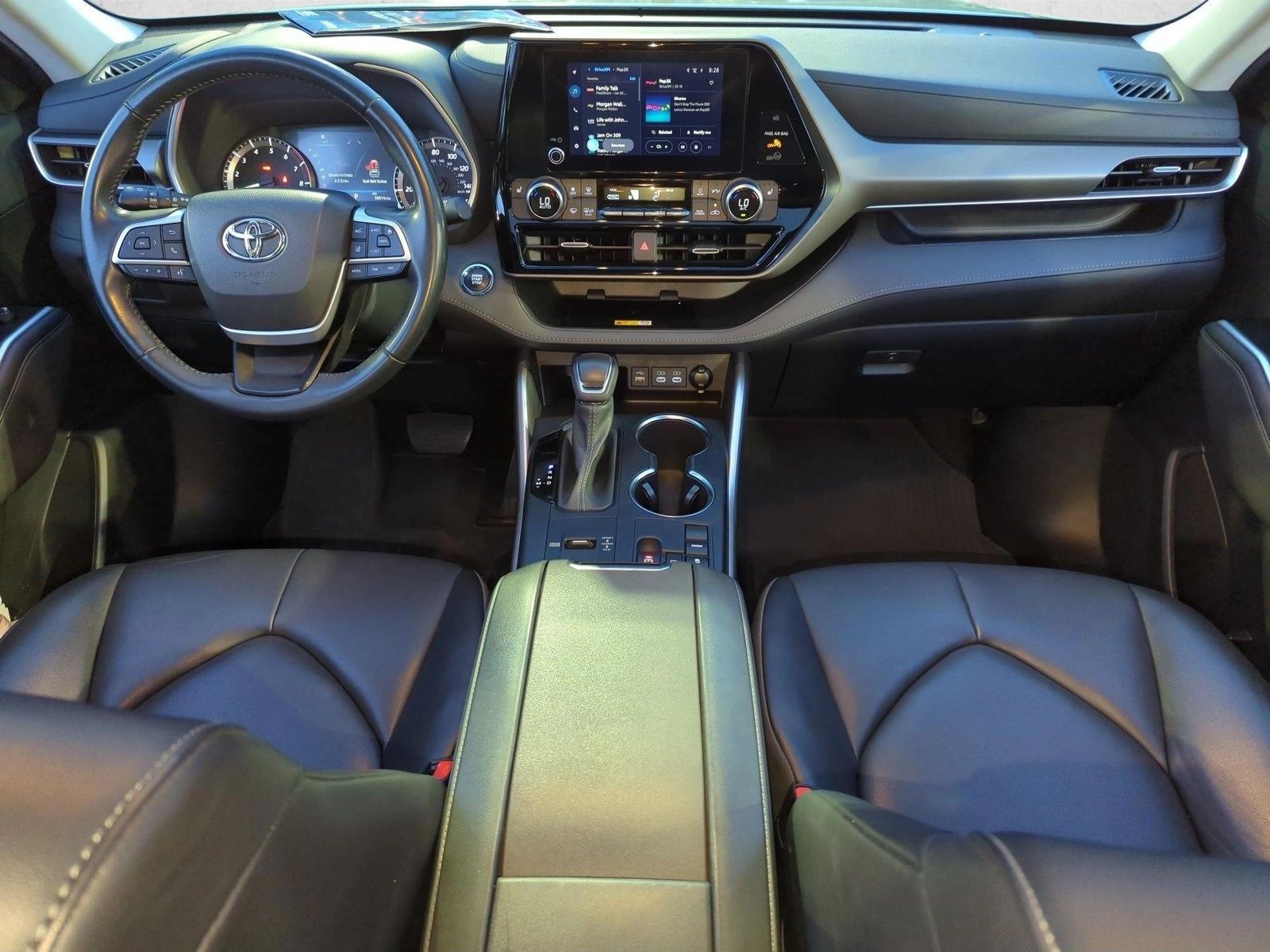 Thumbnail: 2023 Toyota Highlander - 4