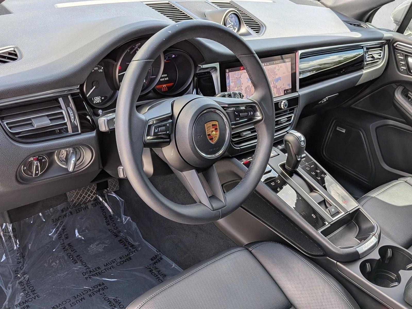 Thumbnail: 2025 Porsche Macan - 3