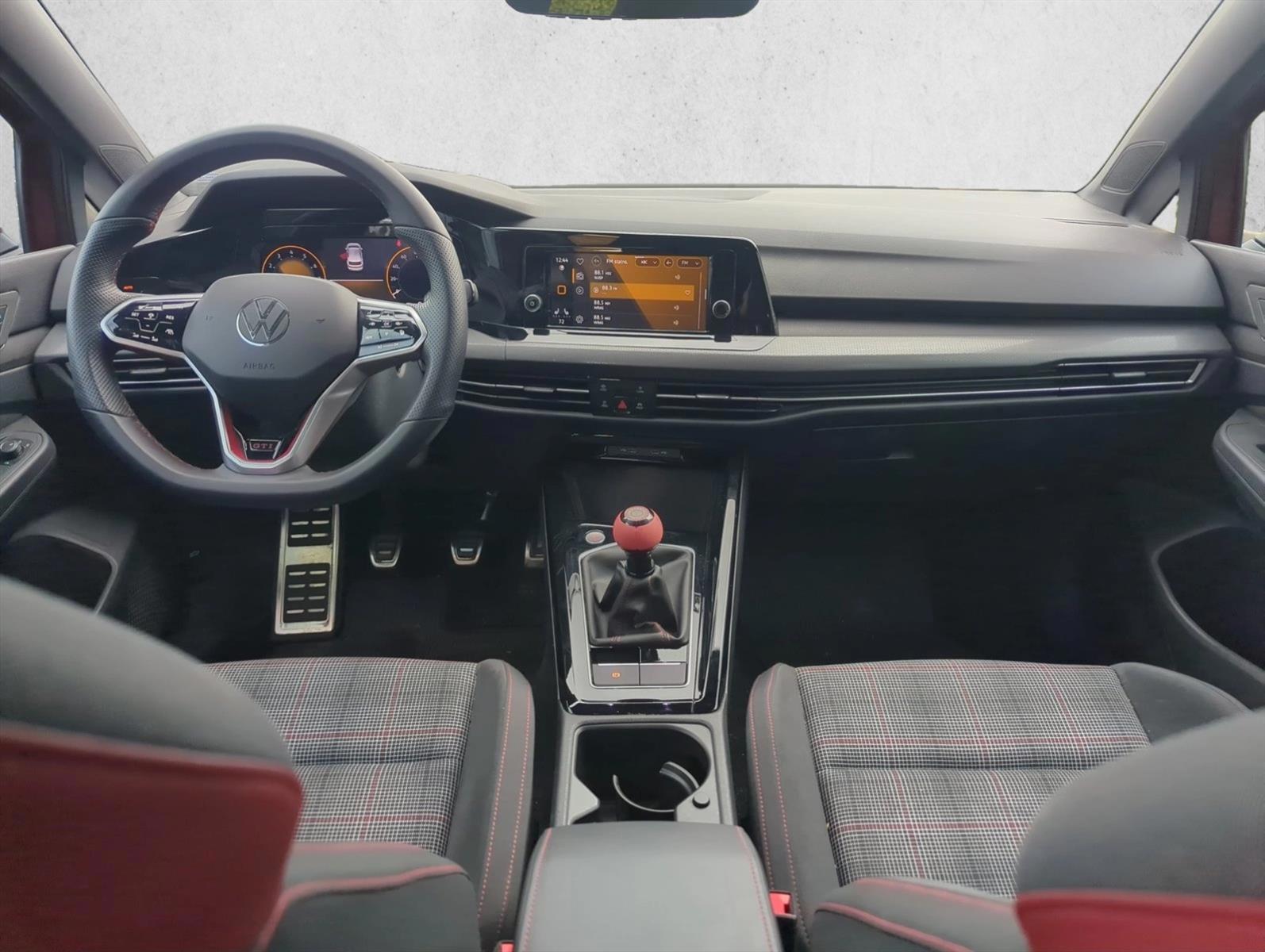 Thumbnail: 2023 Volkswagen Golf - 2
