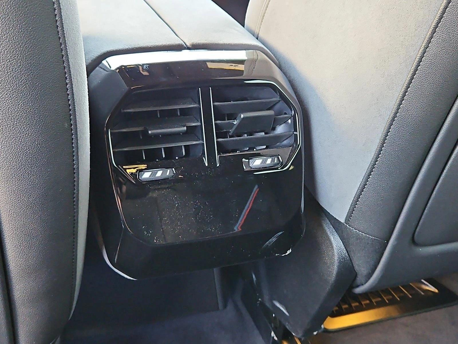 2026 BMW iX 45 - Photo 17