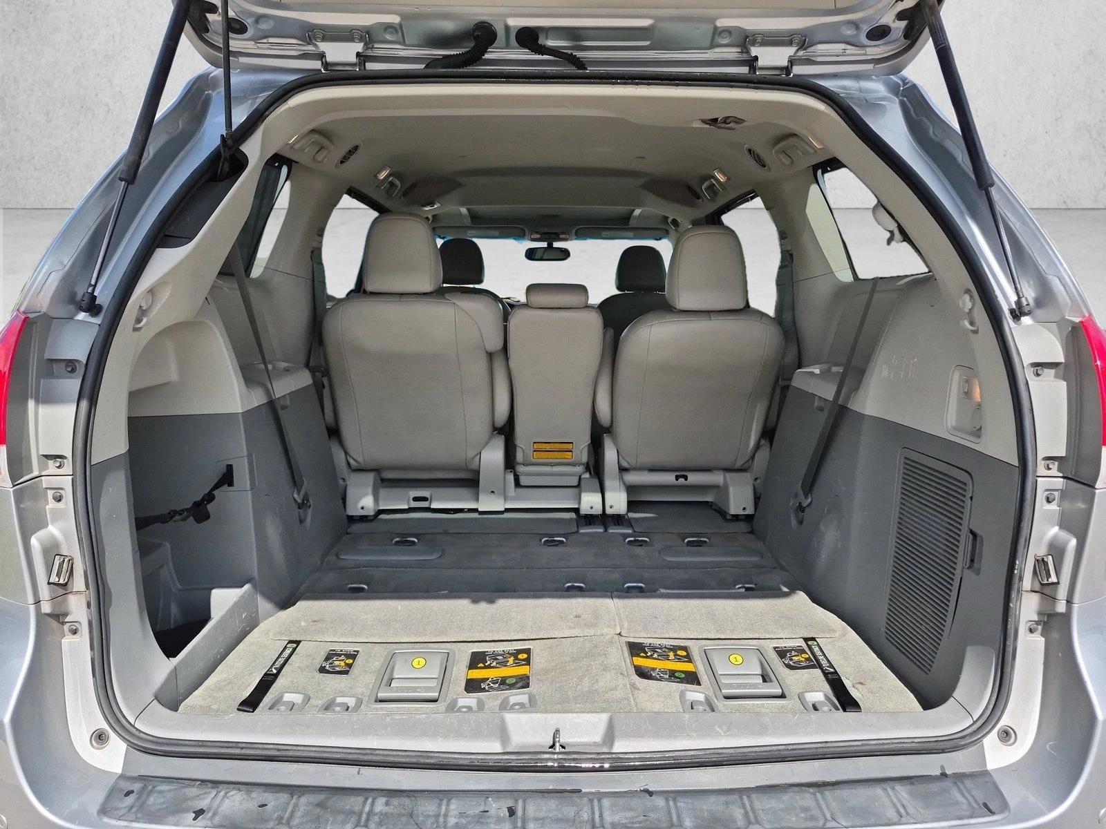 2014 Toyota Sienna, photo 6
