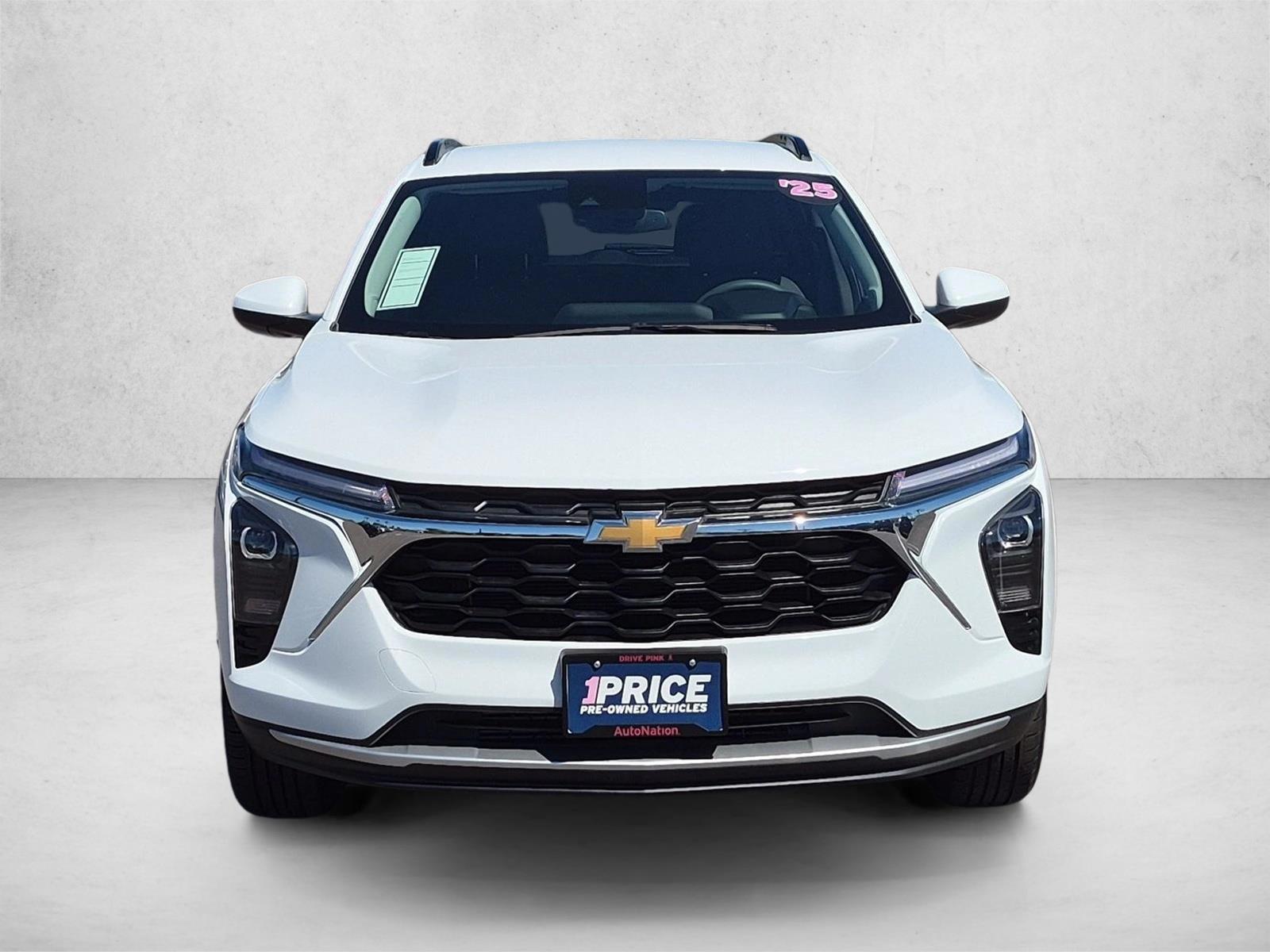 2025 Chevrolet Trax LT - Photo 2