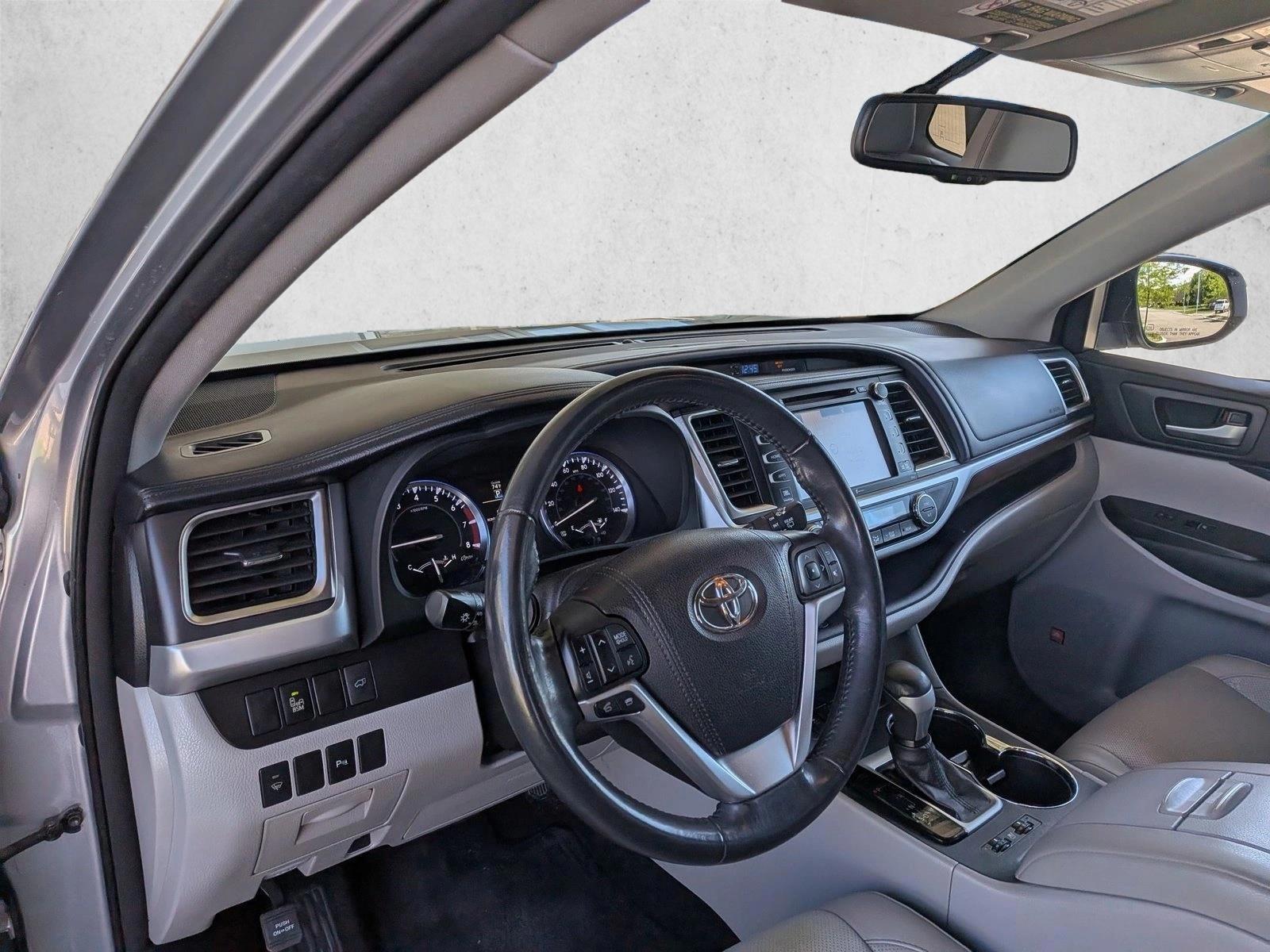 Thumbnail: 2015 Toyota Highlander - 3