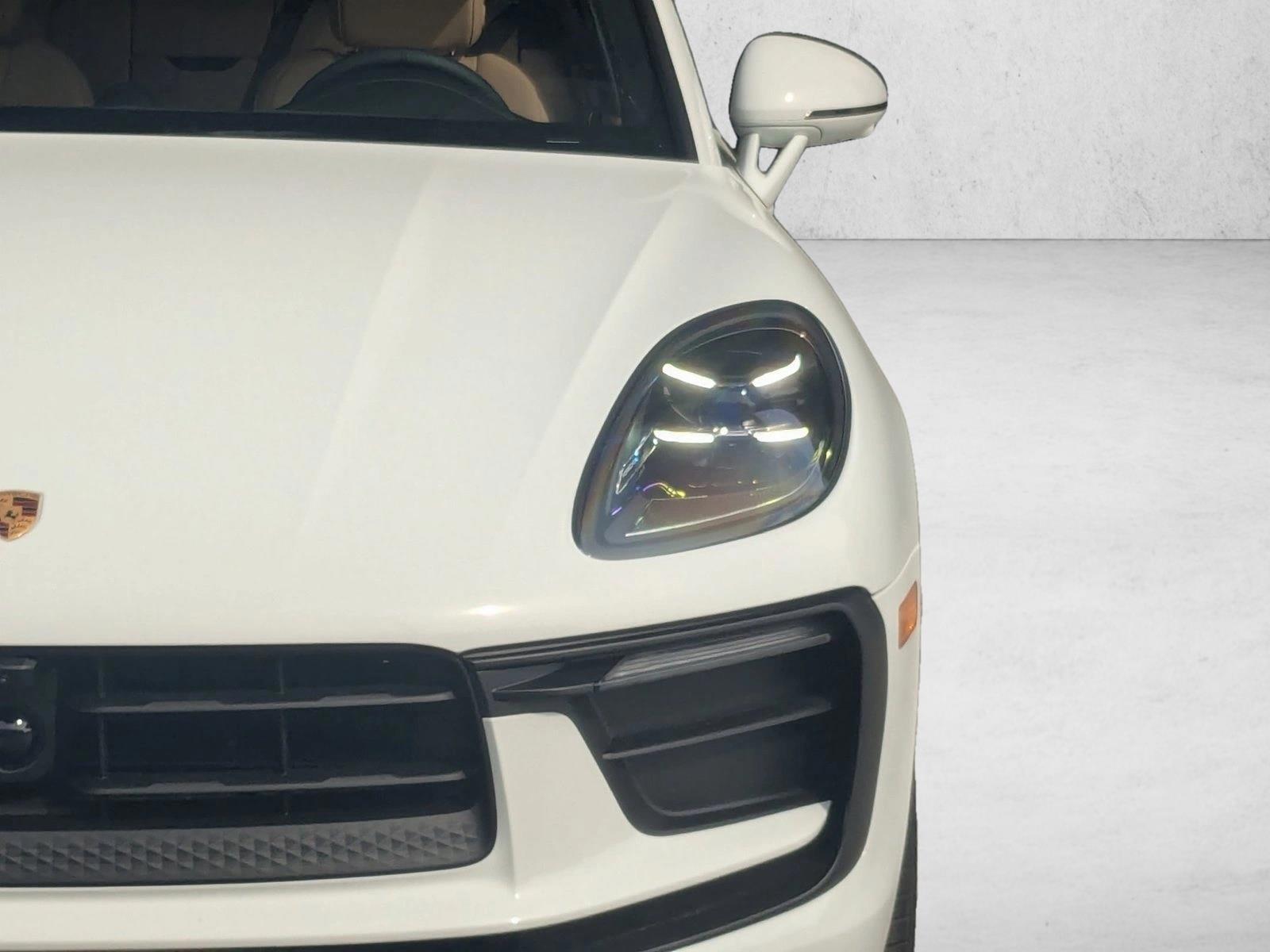 2026 Porsche Macan T - Photo 12