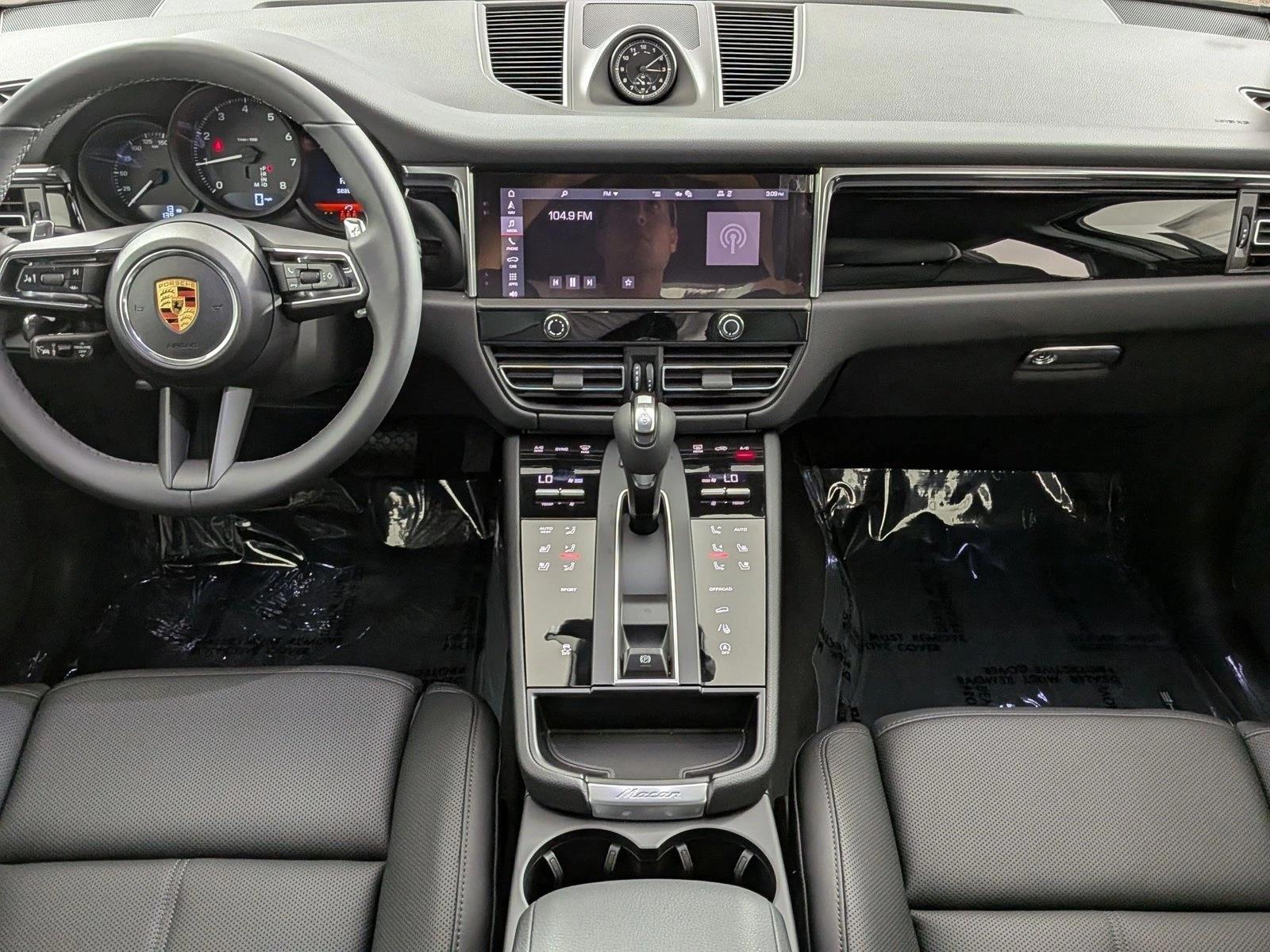 Thumbnail: 2026 Porsche Macan - 5