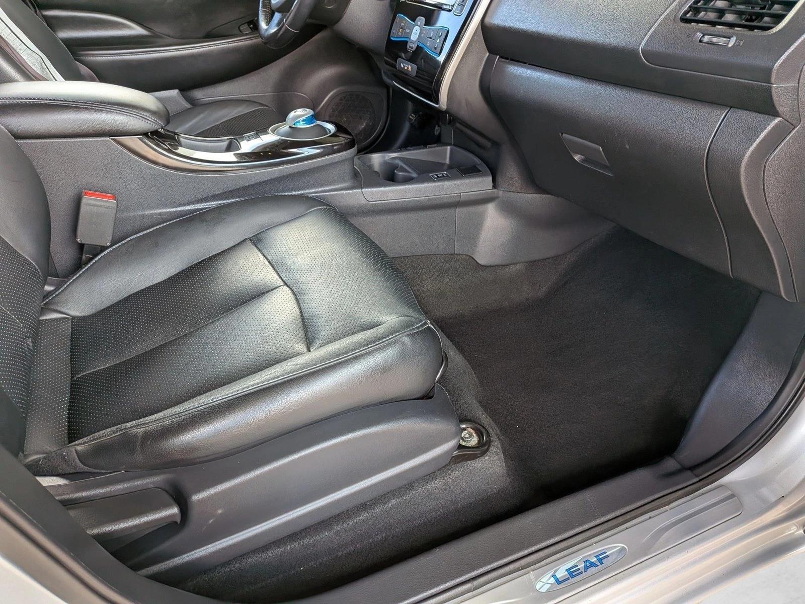 Thumbnail: 2015 Nissan Leaf - 4
